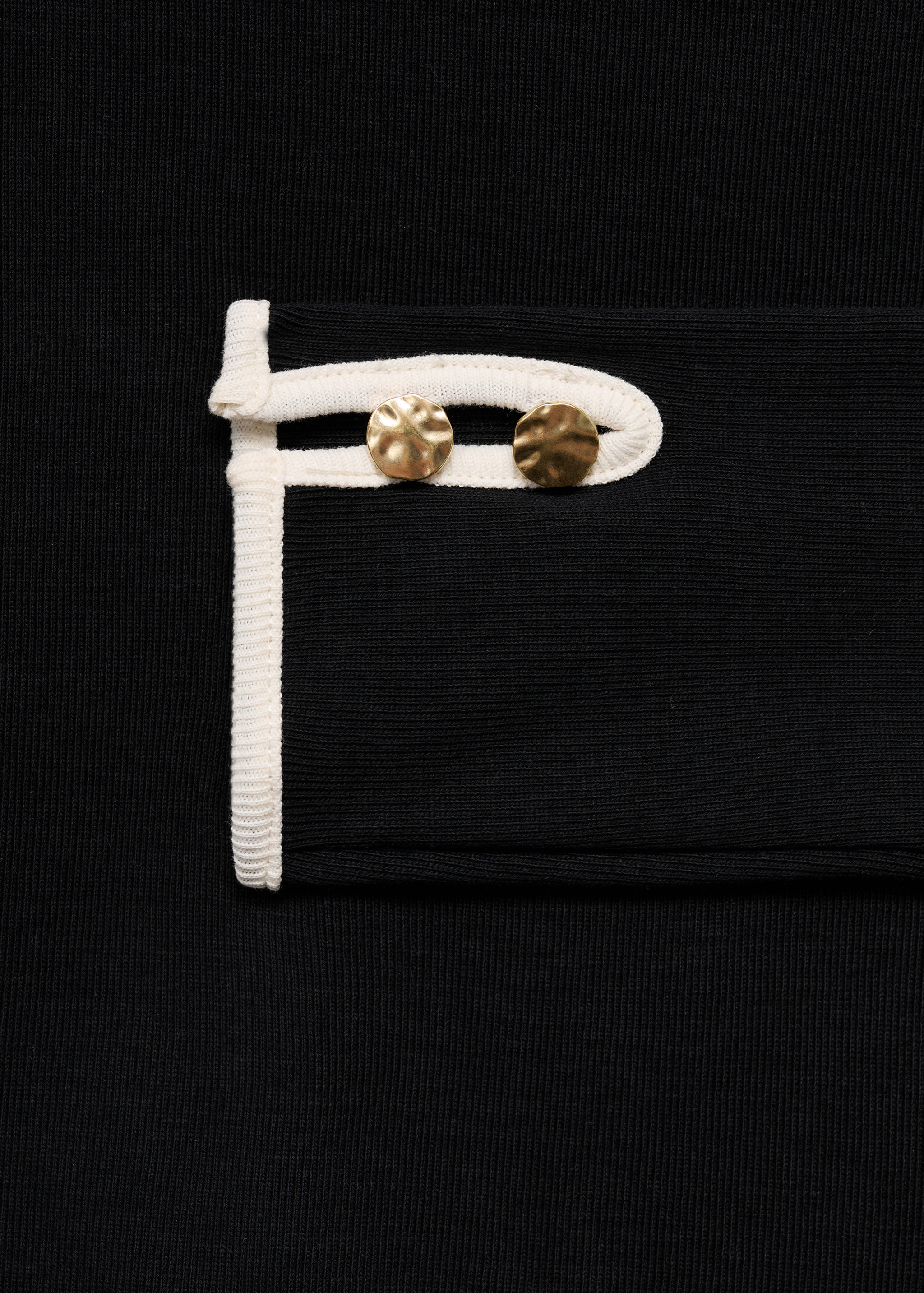 Cotton t-shirt with buttoned cuffs - Details of the article 0