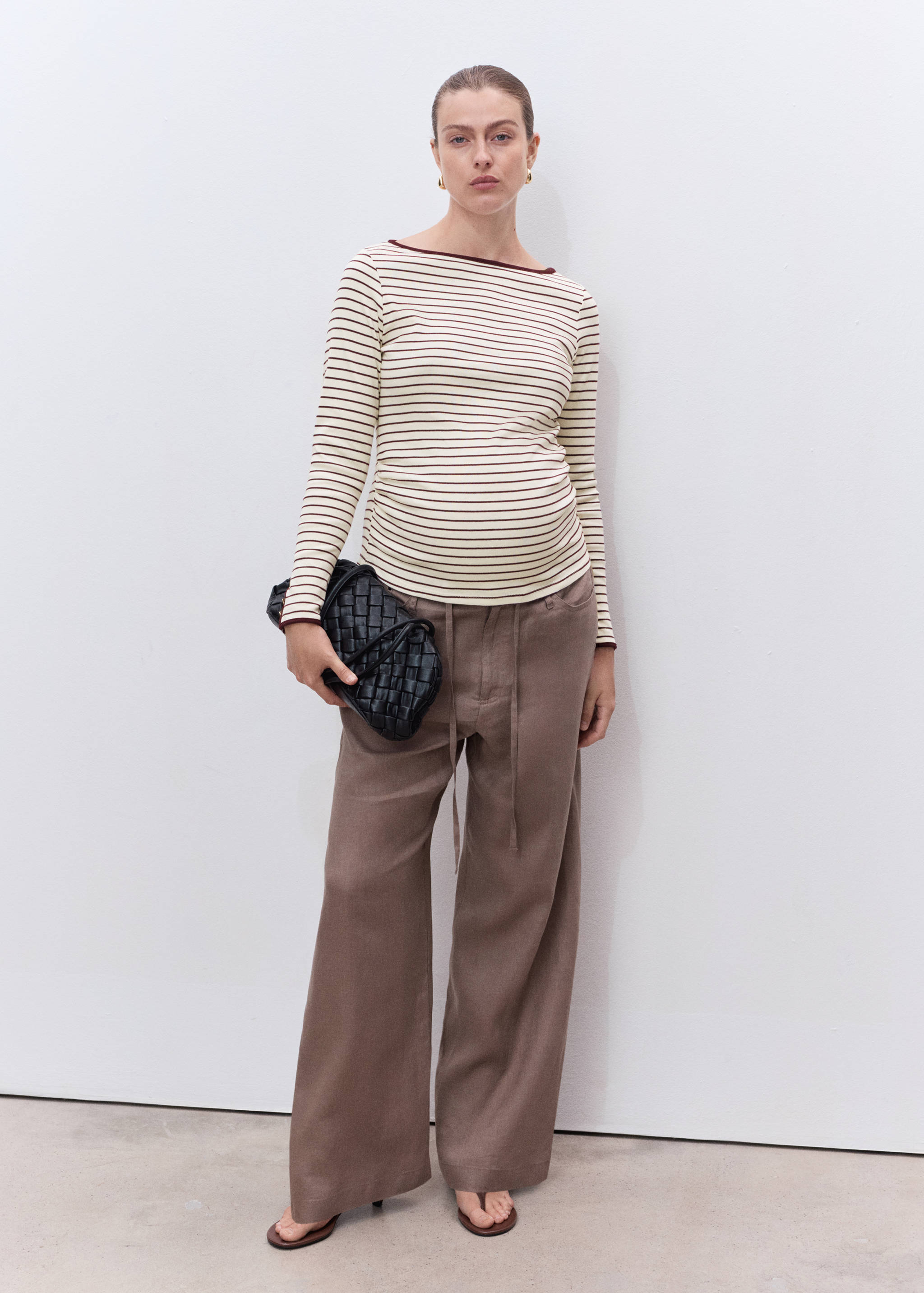 Cotton maternity t-shirt with buttoned cuffs - General plane