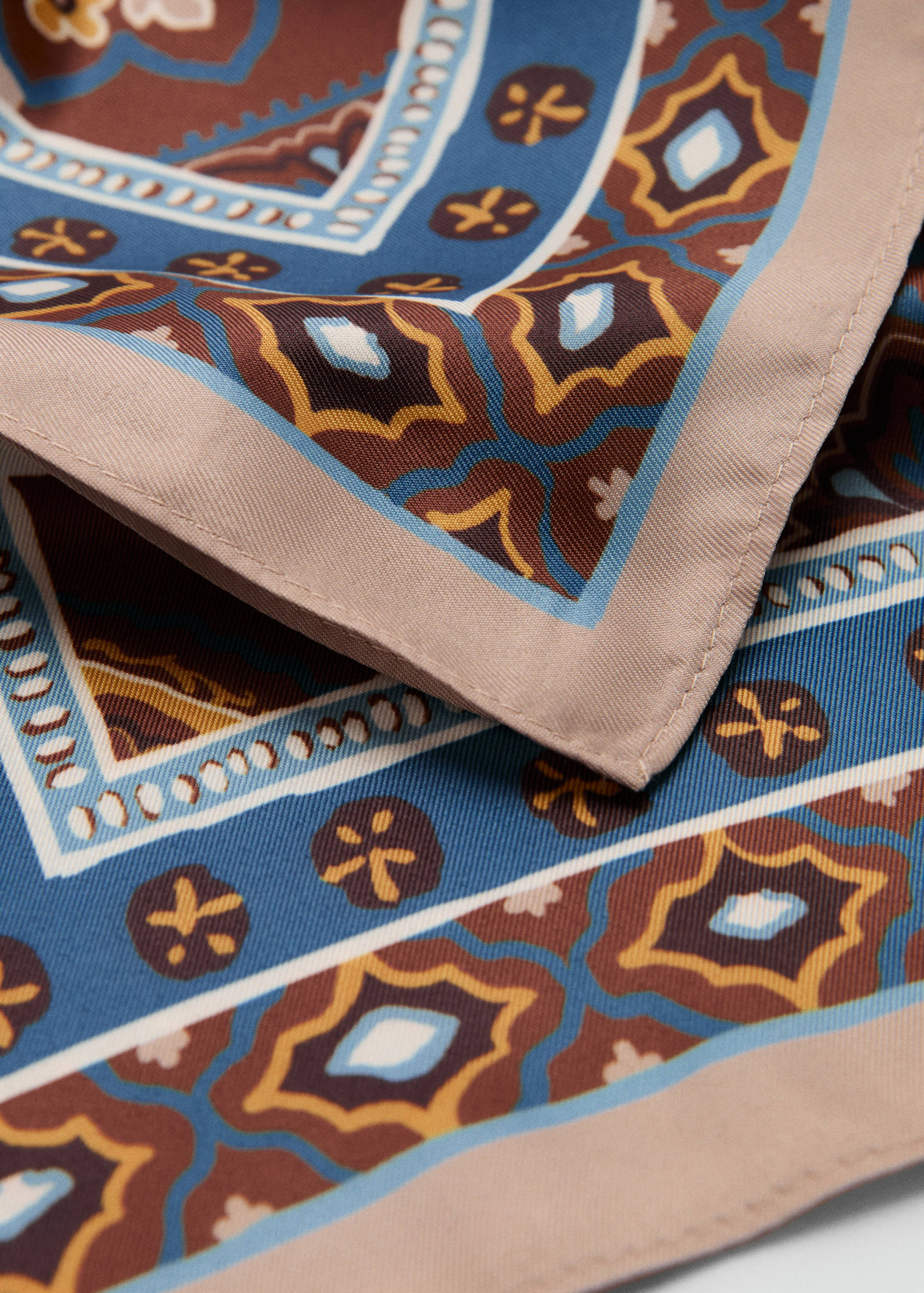 Satijnen sjaaltje met paisleyprint - Middenvlak