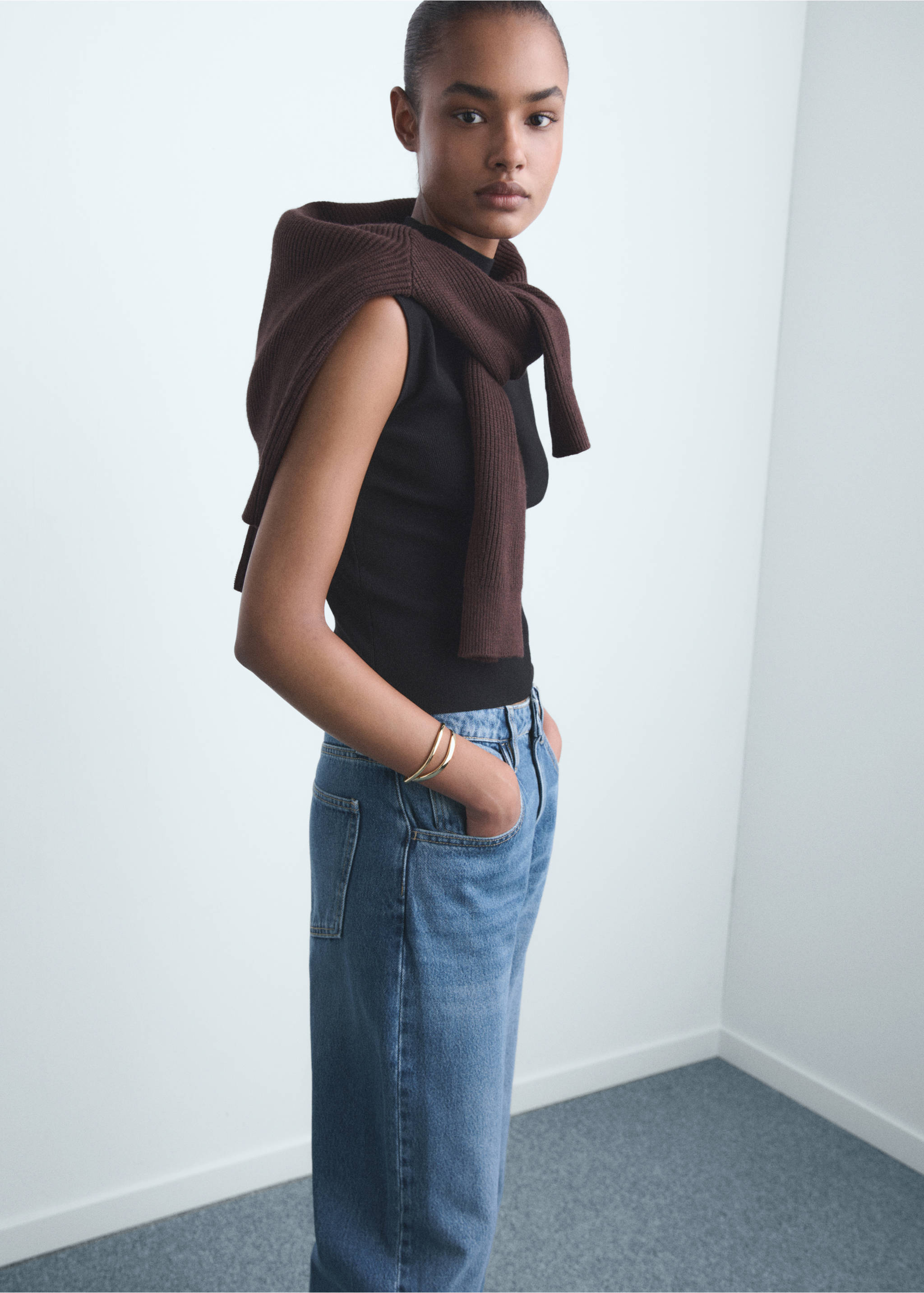 High-waisted barrel jeans - Details of the article 1, Dark Blue. Ref: 17034097-00.