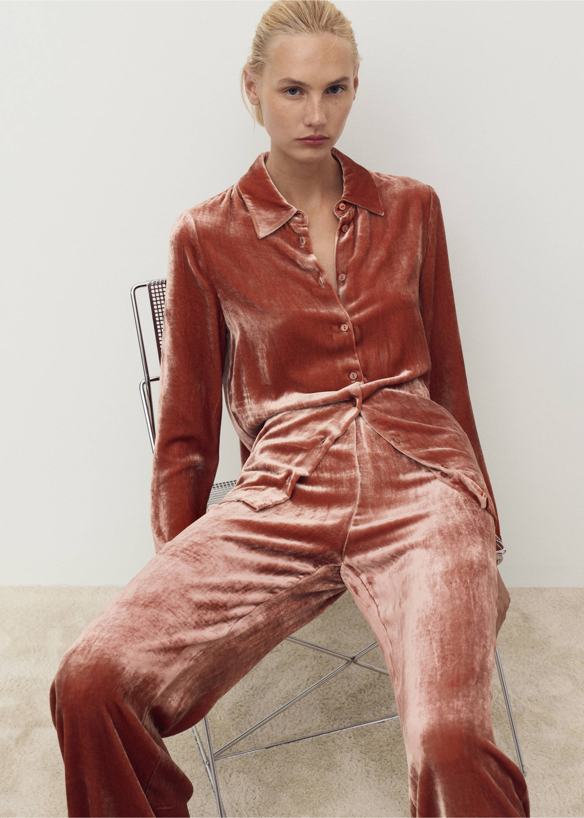 Camisa velvet seda - Detall de l'article 2, Taronja torrat. Ref: 17034110-00.