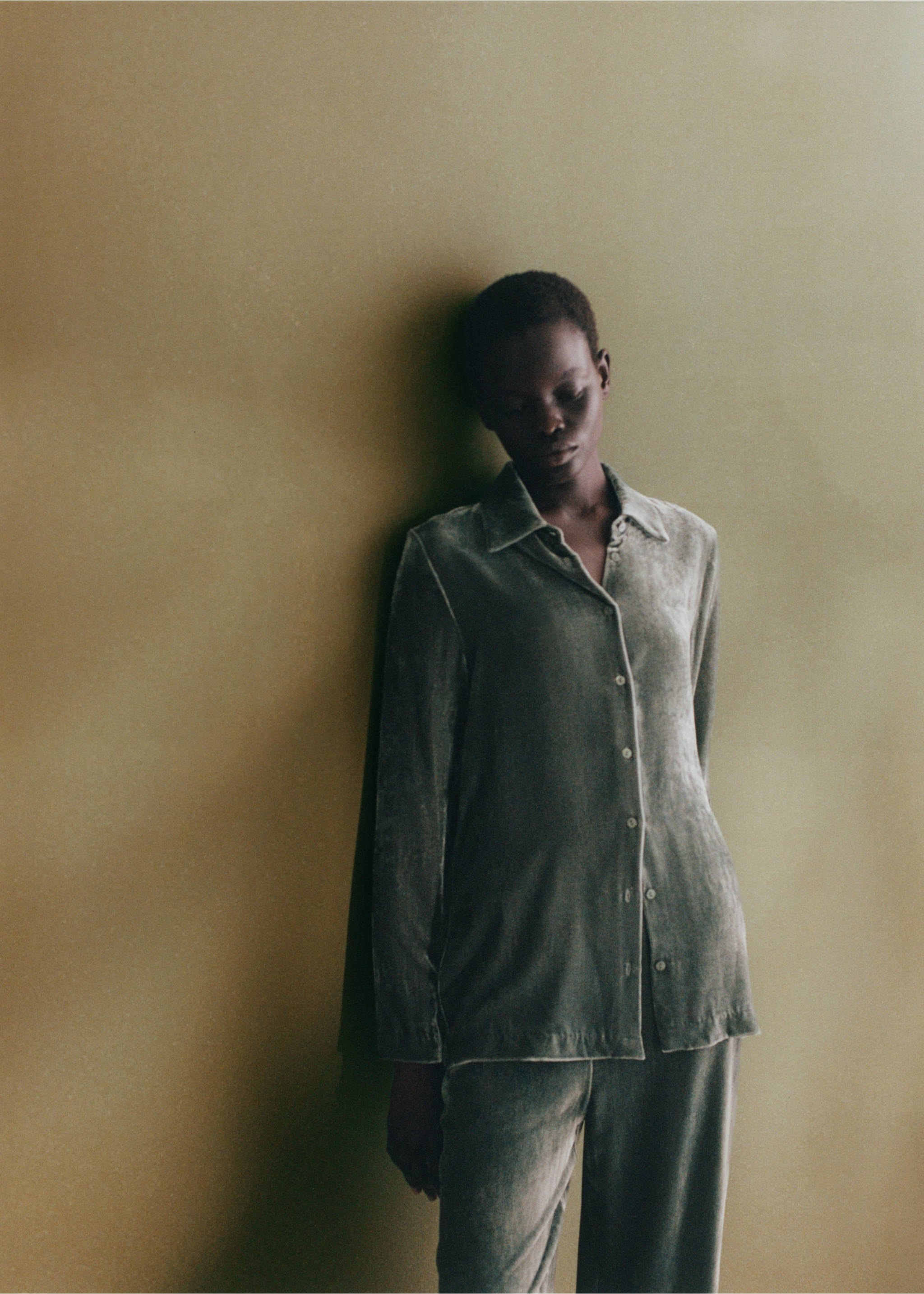 Silk velvet shirt - Details of the article 3, Green. Ref: 17034110-00.