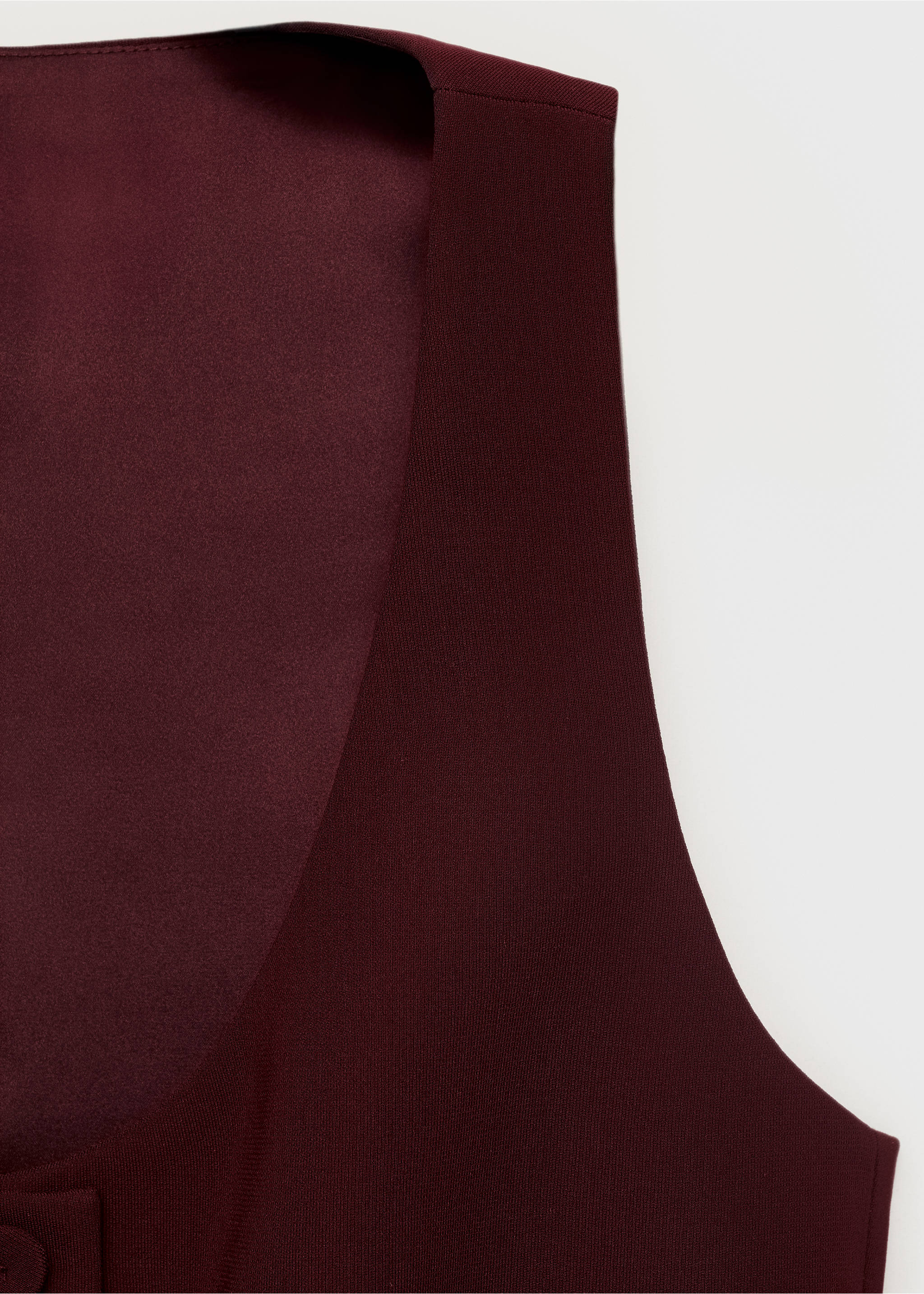 Suit waistcoat with buttons - Details of the article 8, Maroon. Ref: 17034119-00.