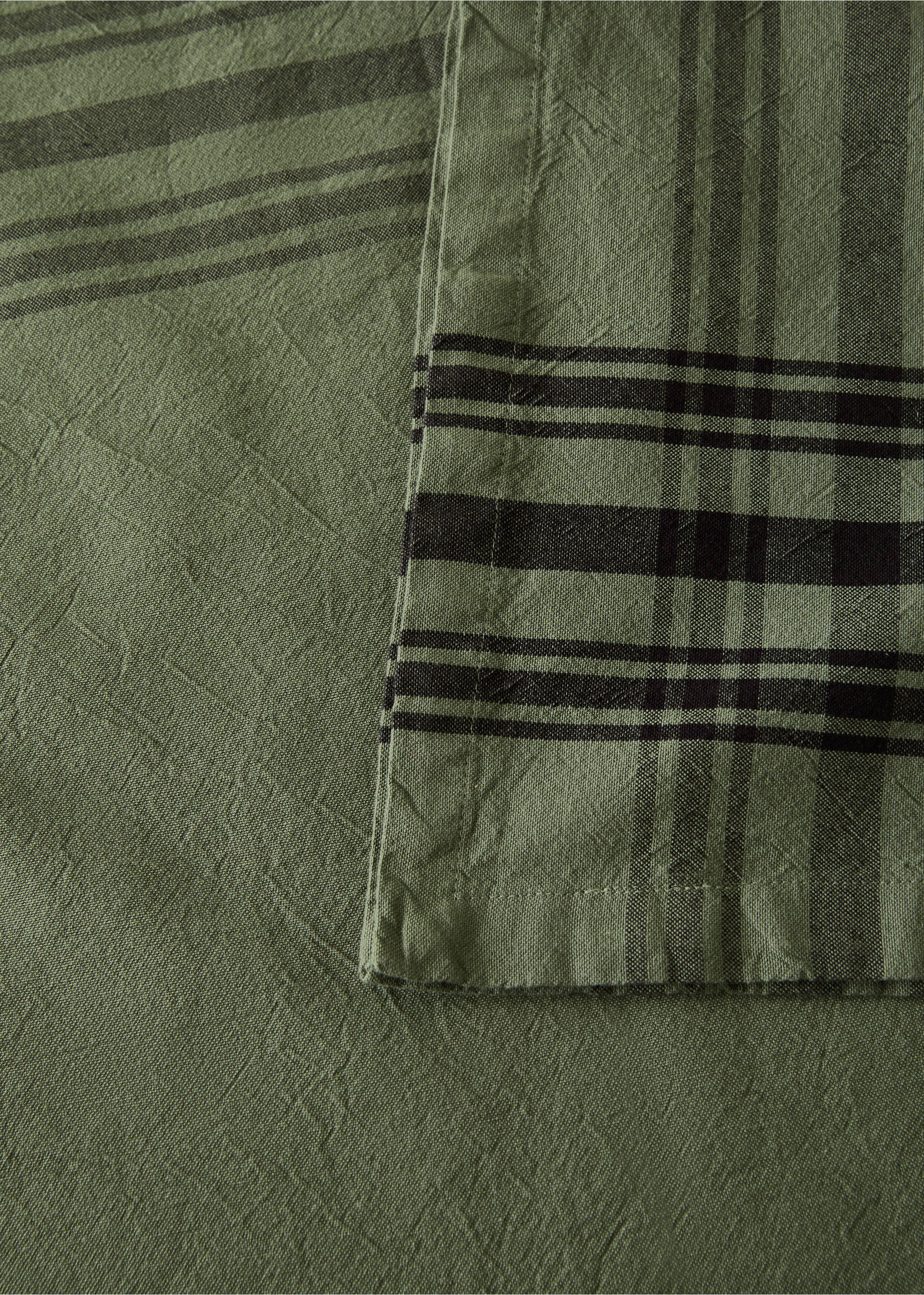 Cotton striped tablecloth for 6 to 8 diners - Details of the article 2, Medium Green. Ref: 17034125-00.