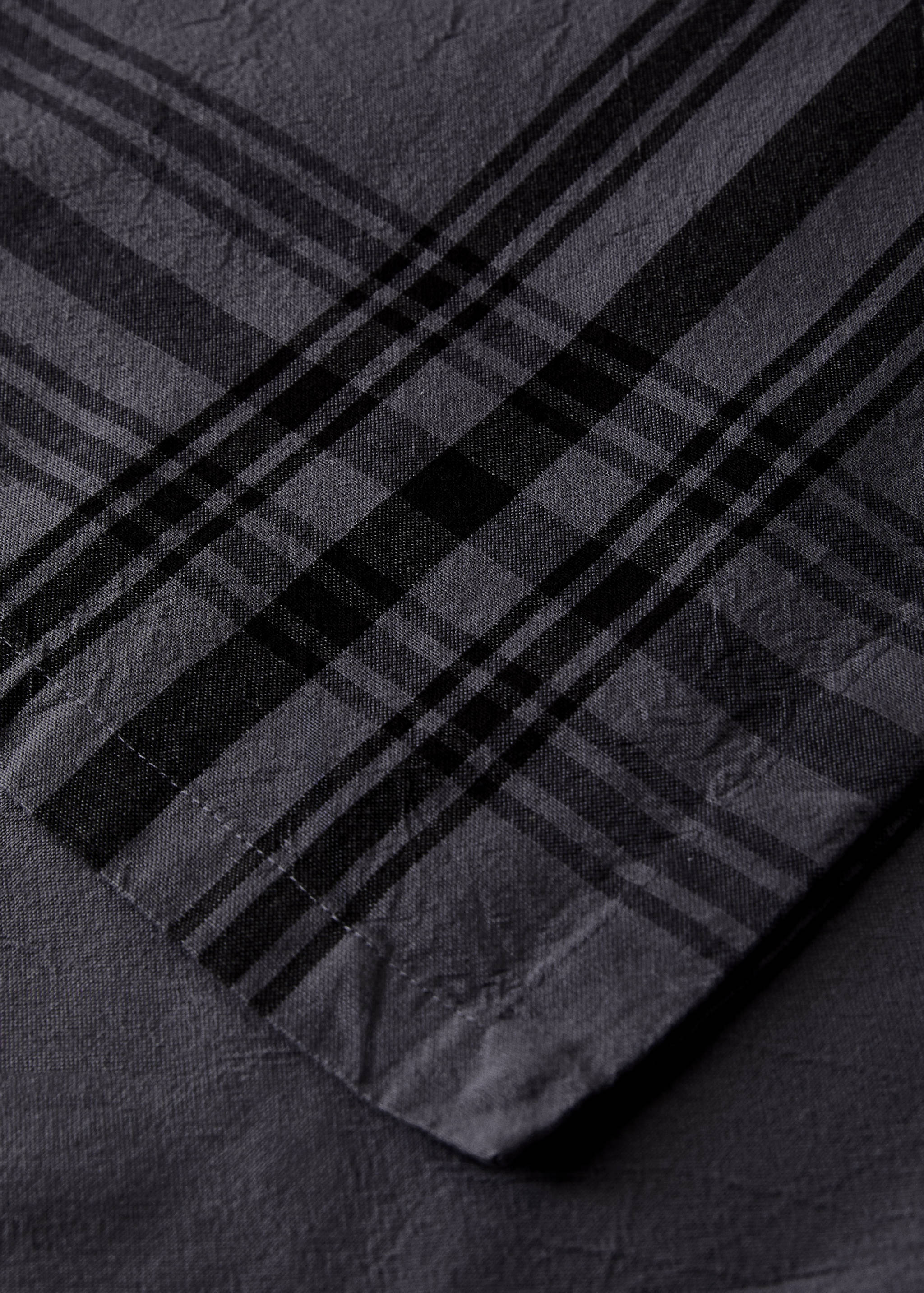 Cotton striped tablecloth for 6 to 8 diners - Details of the article 1