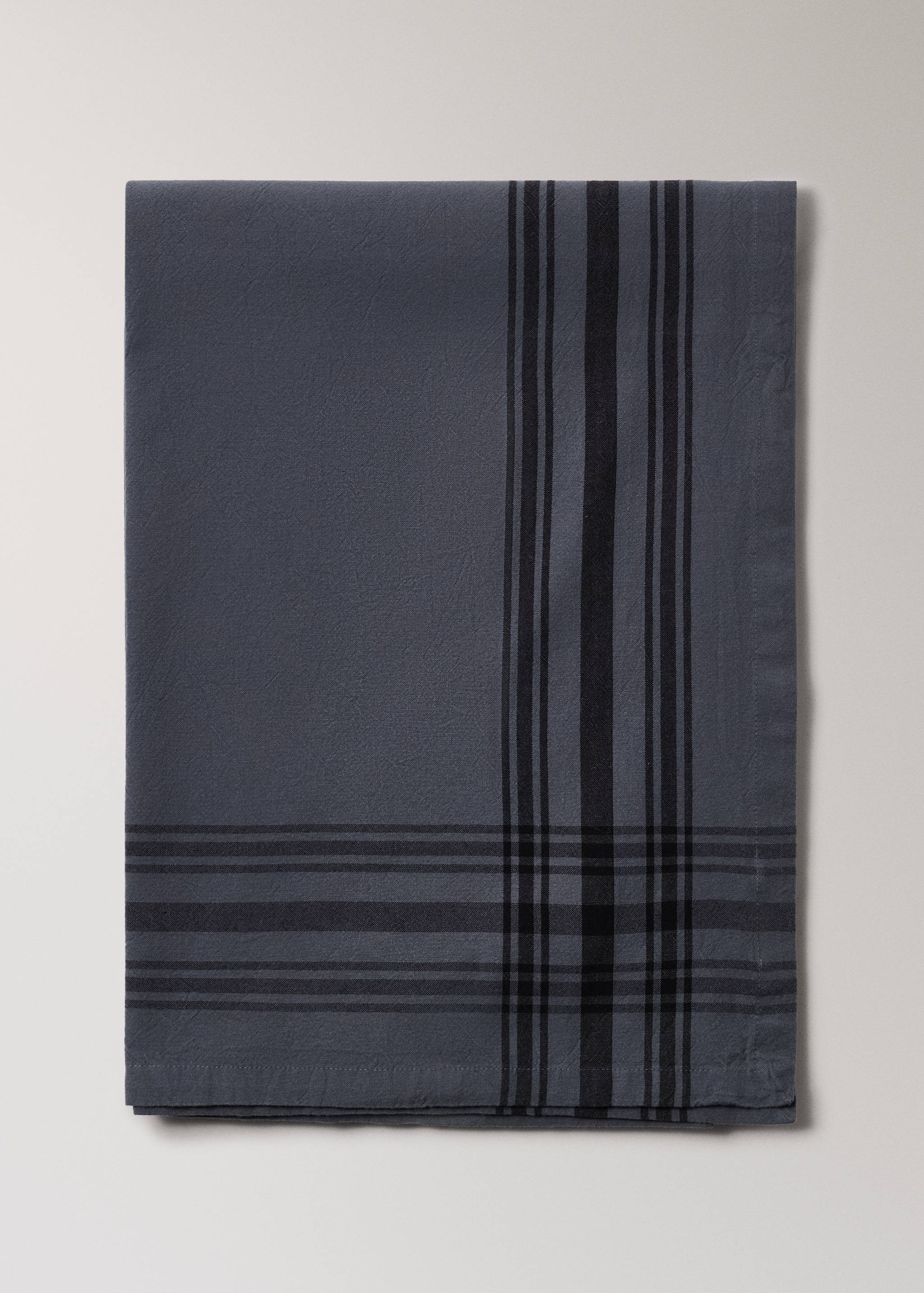 Cotton striped tablecloth for 6 to 8 diners - Article without model