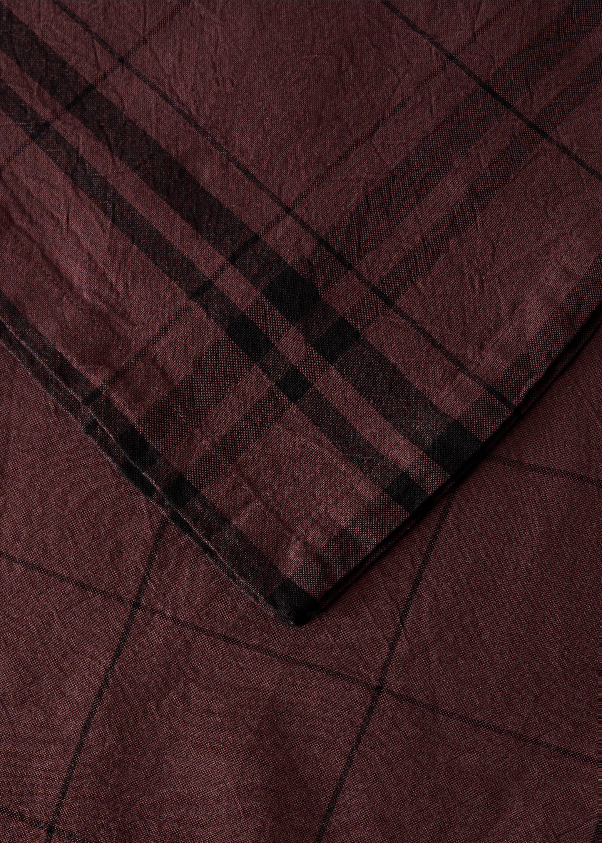 100% cotton overdyed check tablecloth for 2 to 4 diners - Details of the article 1, Dark Red. Ref: 17034126-00.