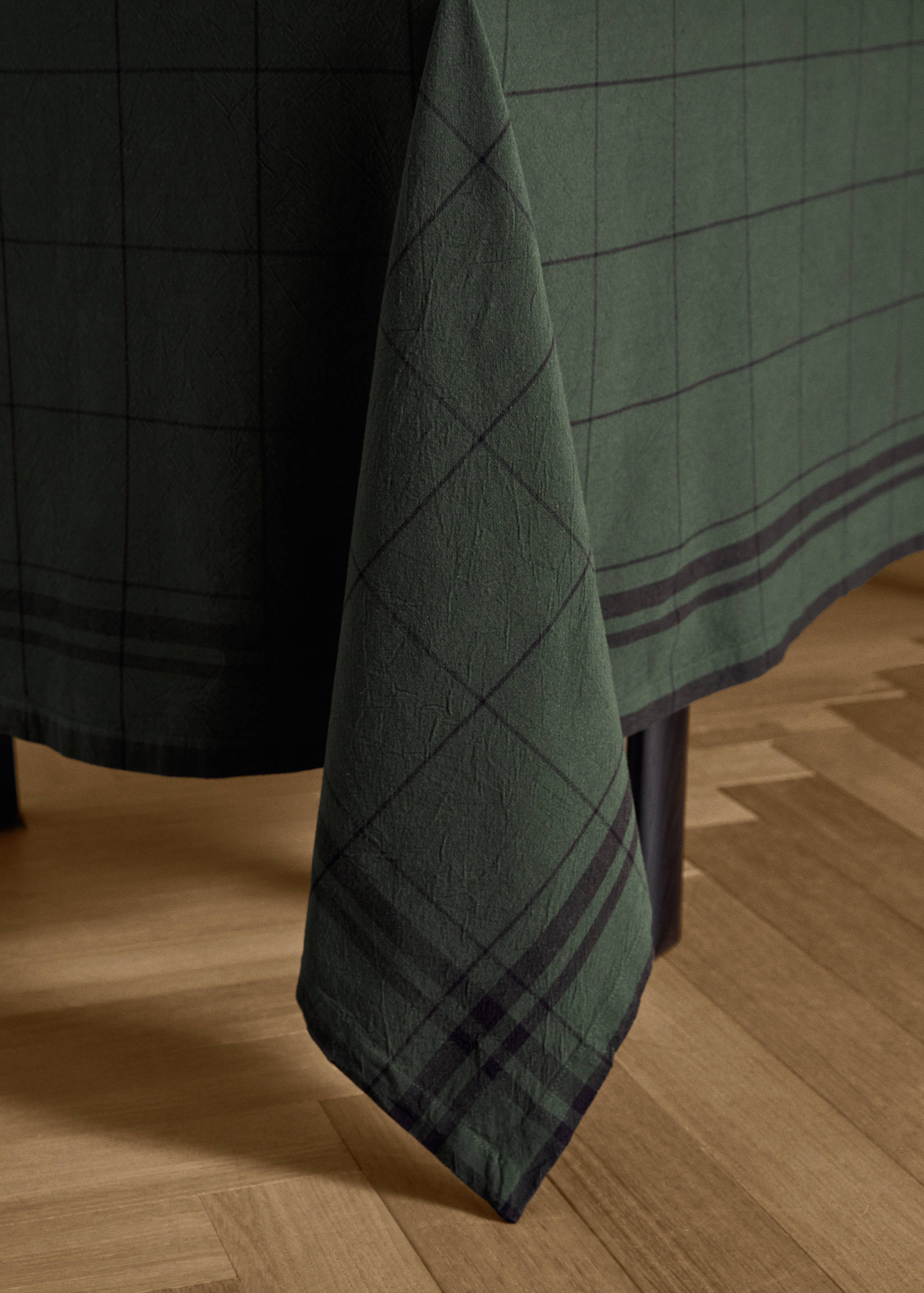 Overdyed cotton check tablecloth for 6 to 8 diners - Details of the article 8