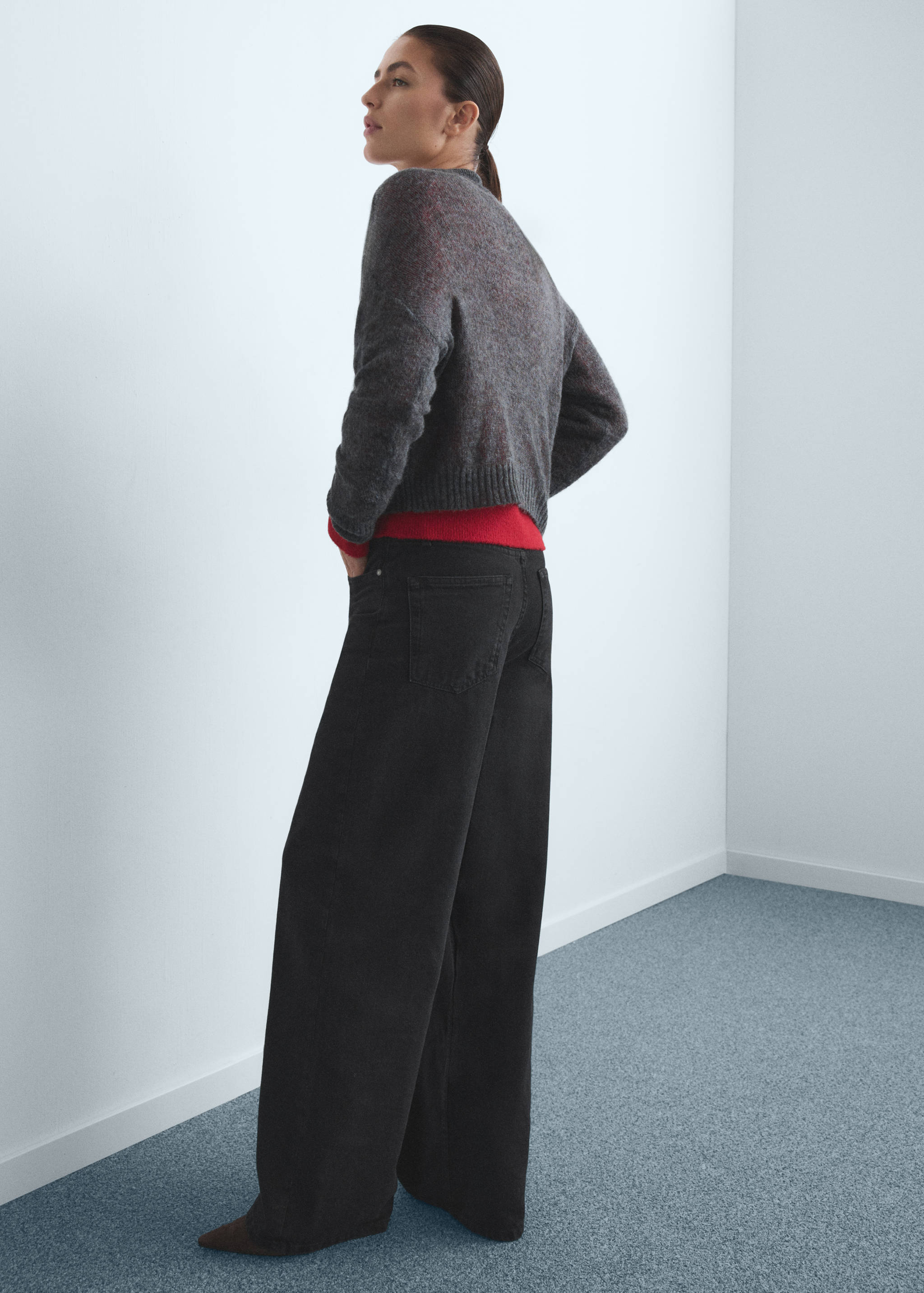 Wide leg mid-rise jeans - Reverse of the article