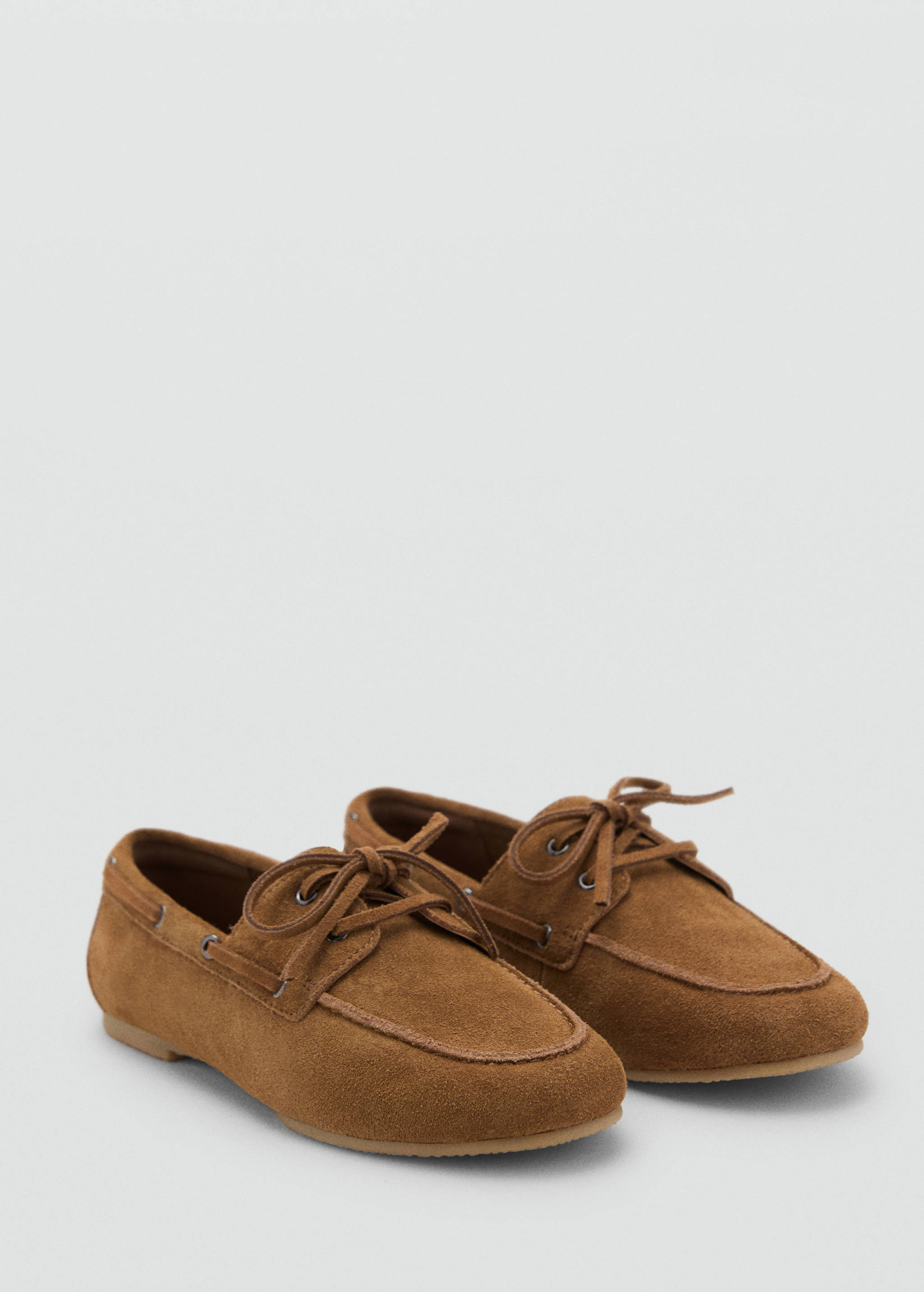 Chaussures bateau cuir suède - Plan moyen