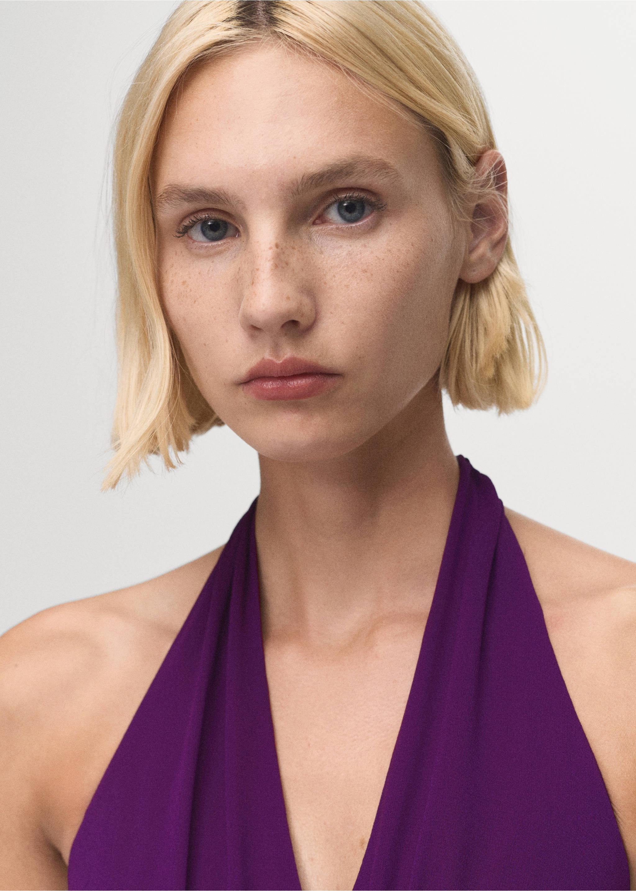 Halter-neck pleated dress - Details of the article 1, Purple. Ref: 17034447-00.
