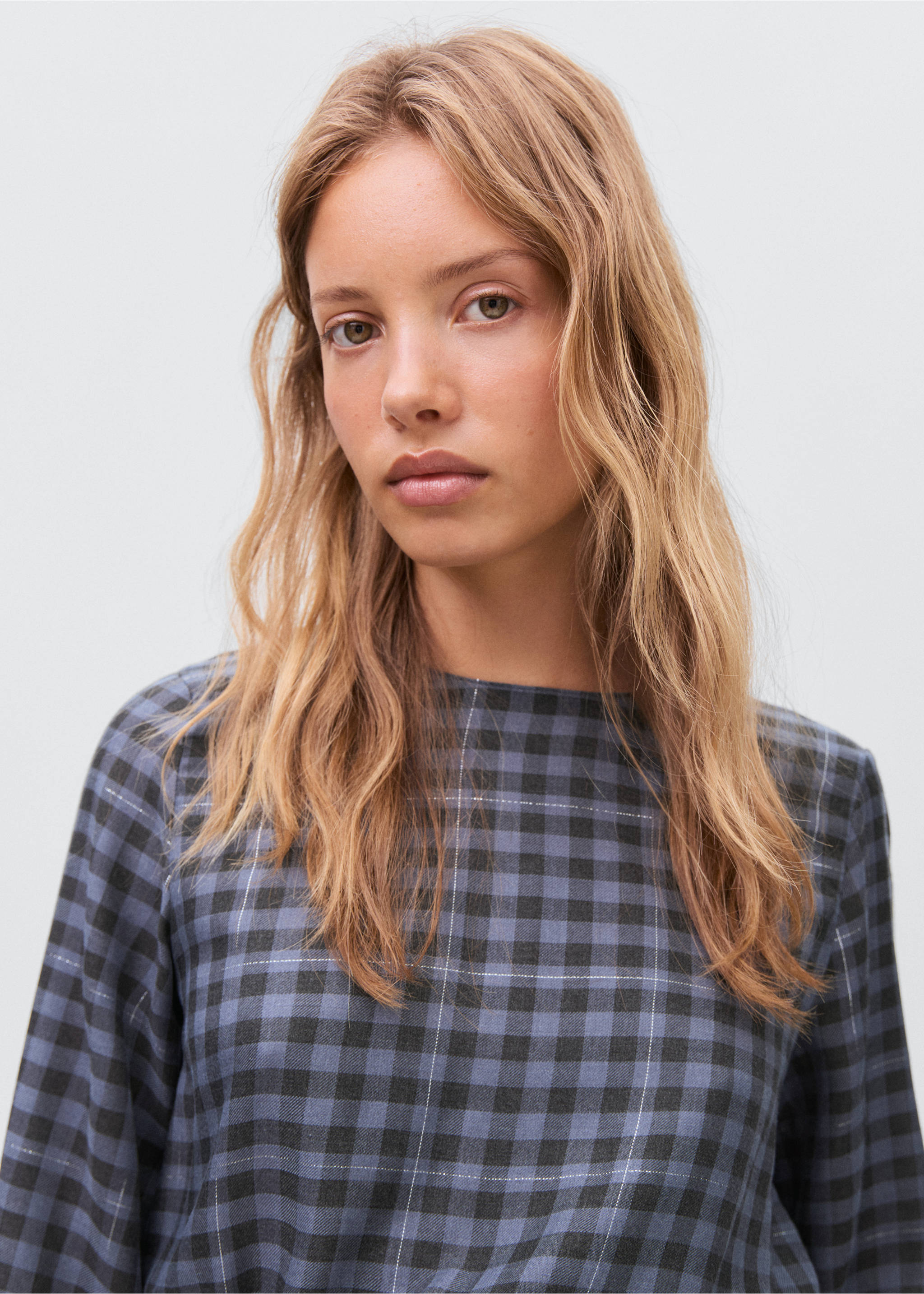 Check blouse with lurex detail - Details of the article 1, Grey. Ref: 17034779-00.