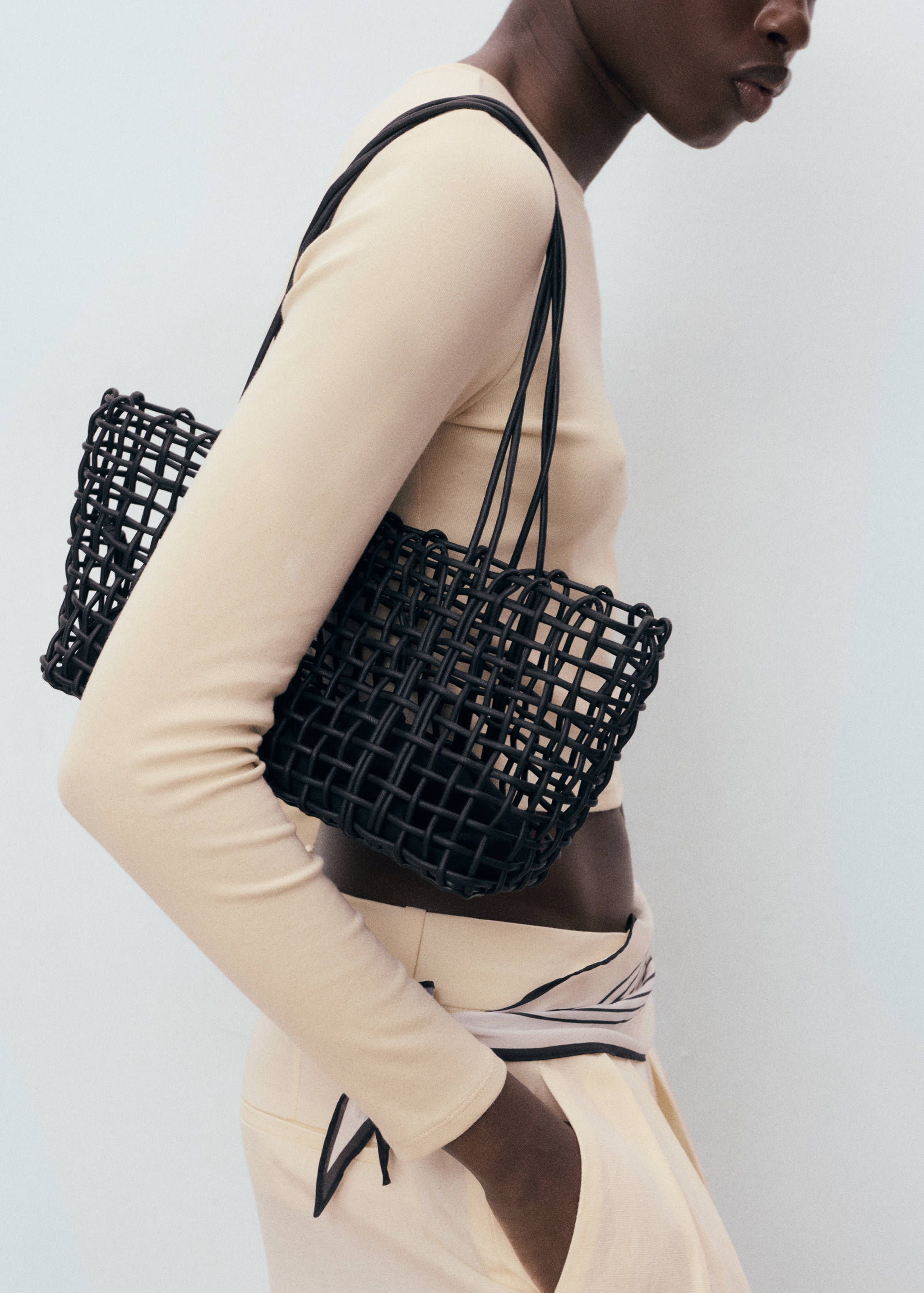 Long-sleeved cropped t-shirt - Details of the article 6