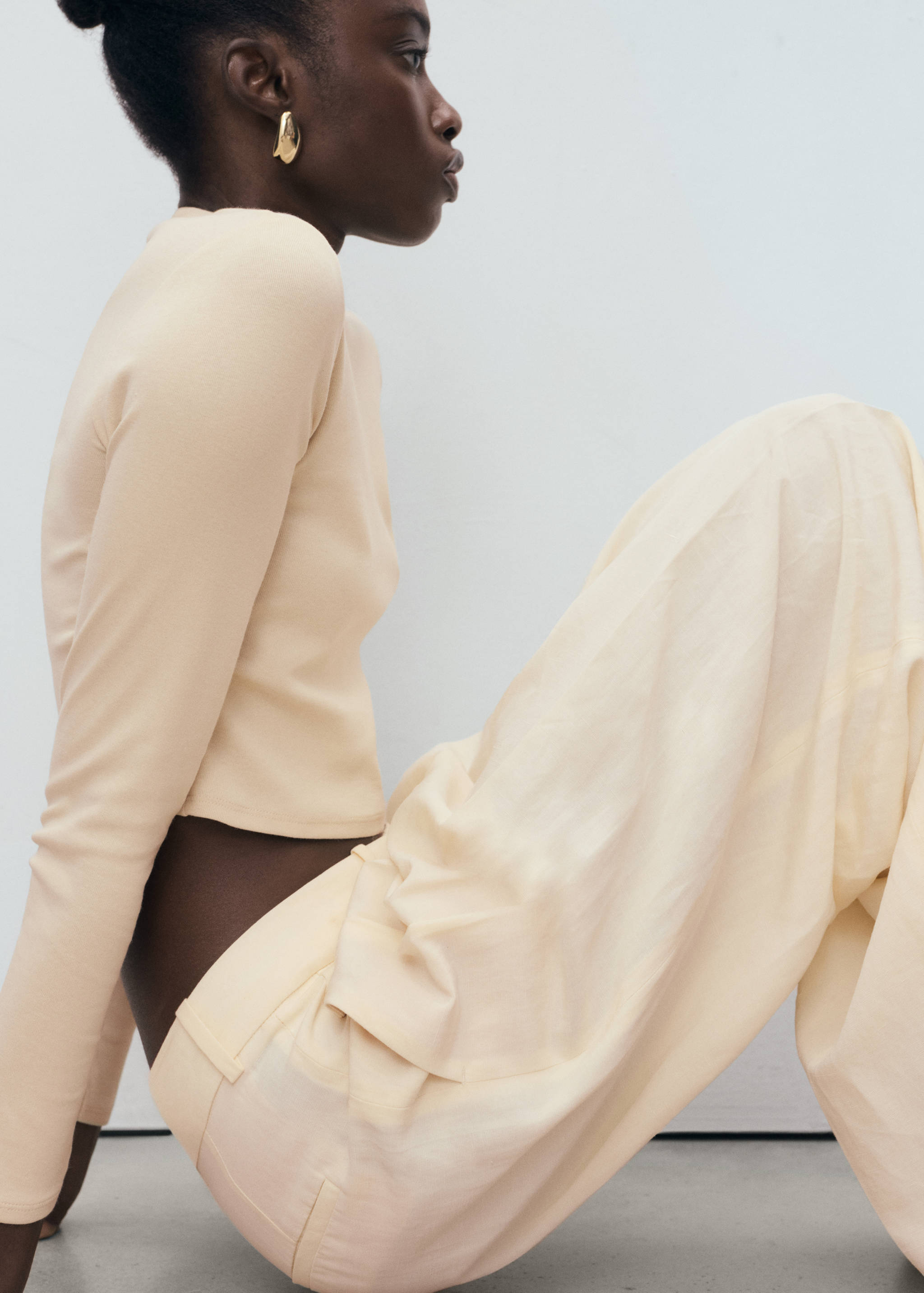 Long-sleeved cropped t-shirt - Details of the article 2