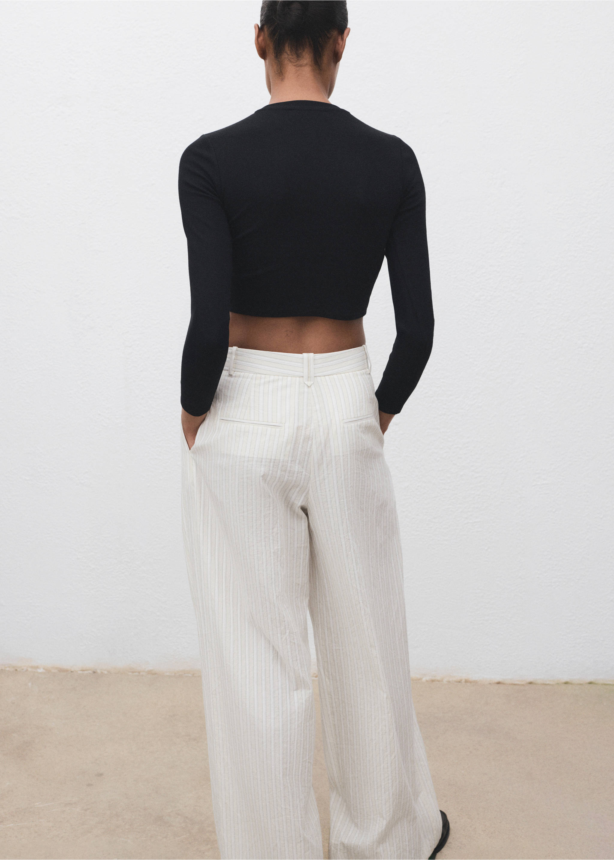 Long-sleeved cropped t-shirt - Reverse of the article, Black. Ref: 17034781-00.