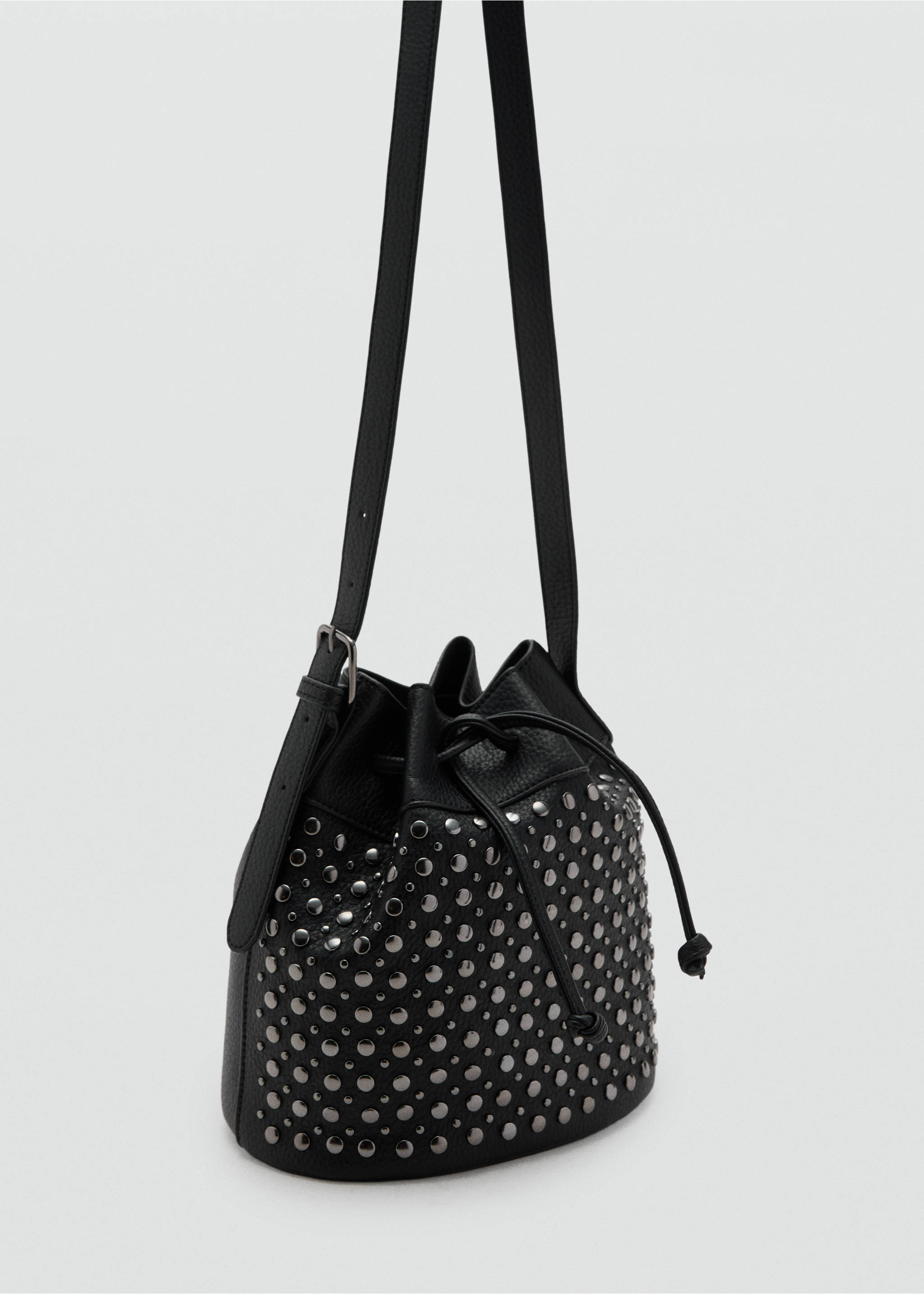 Studded bucket bag - Medium plane, Black. Ref: 17034785-00.