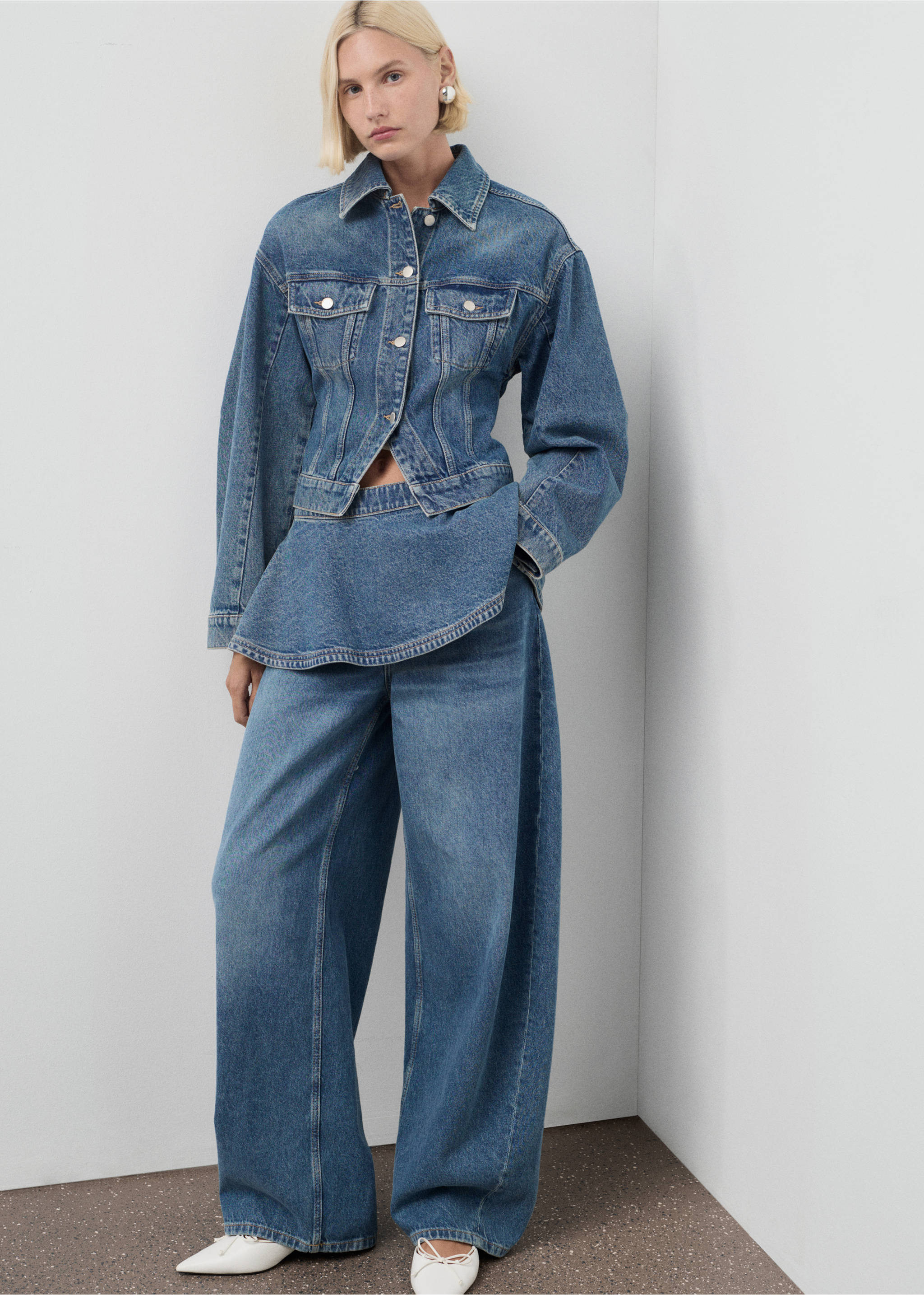 Mid-rise balloon jeans - Details of the article 1, Medium Blue. Ref: 17034788-00.