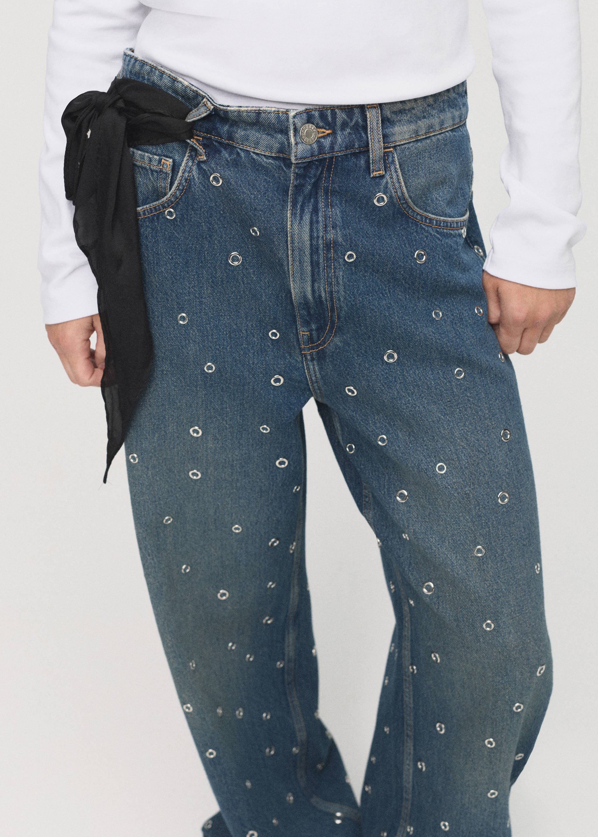 Barrel jeans with eyelets - Details of the article 3