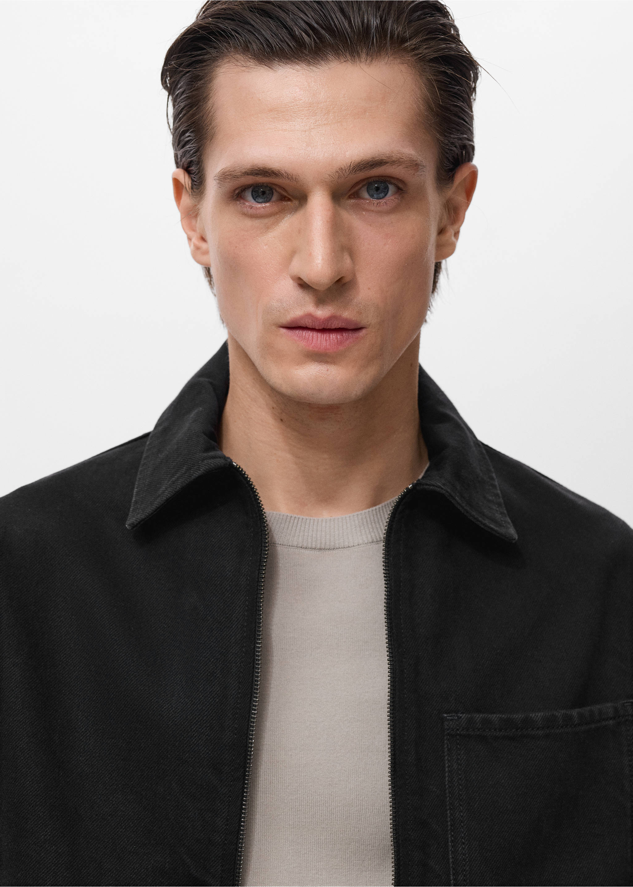 Denim jacket with pockets - Details of the article 1, Black denim. Ref: 17035143-00.