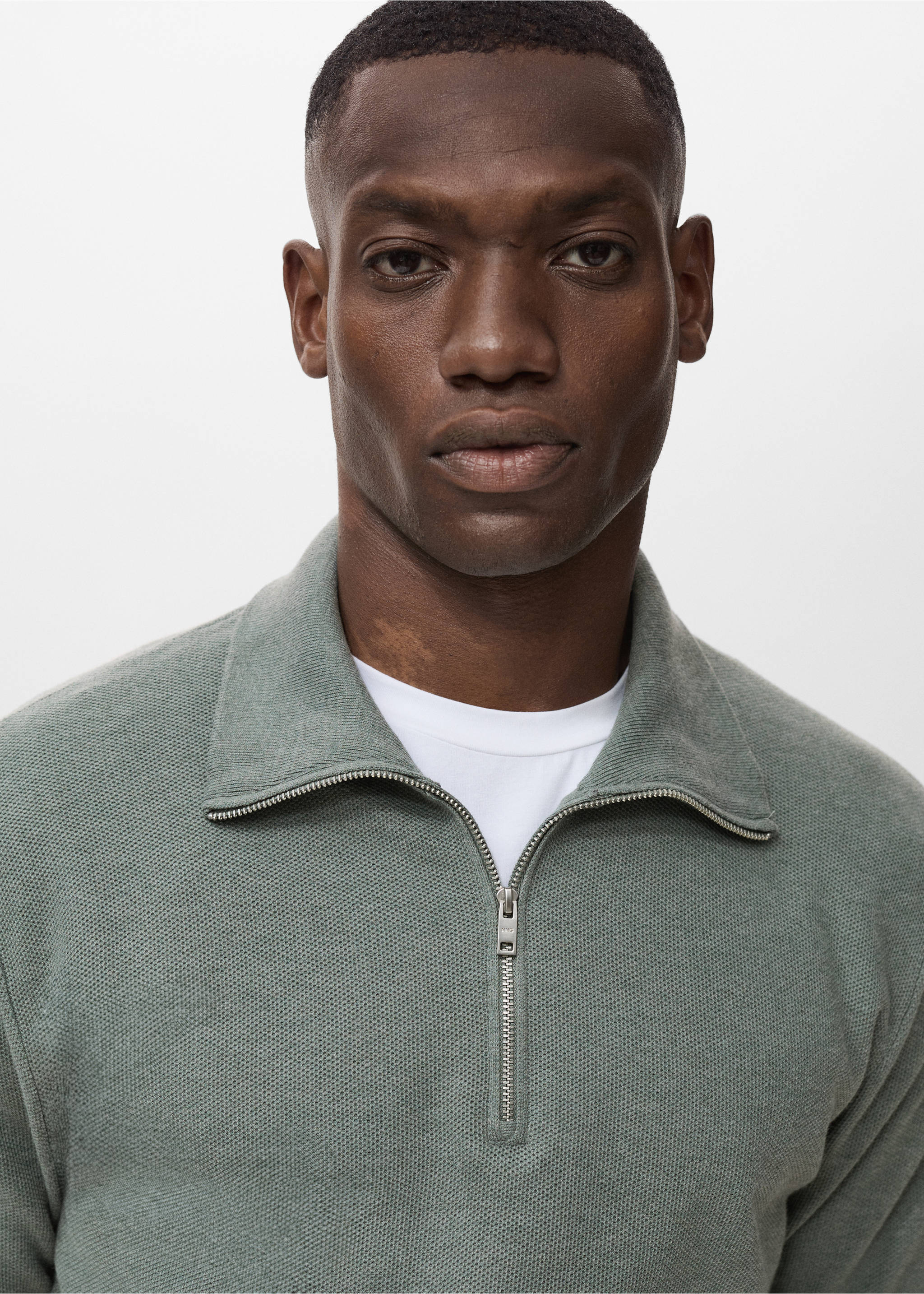 Svetr s mikrostrukturou a límecem na zip - Detail zboží 1, Zelený les. Ref: 17035146-00.