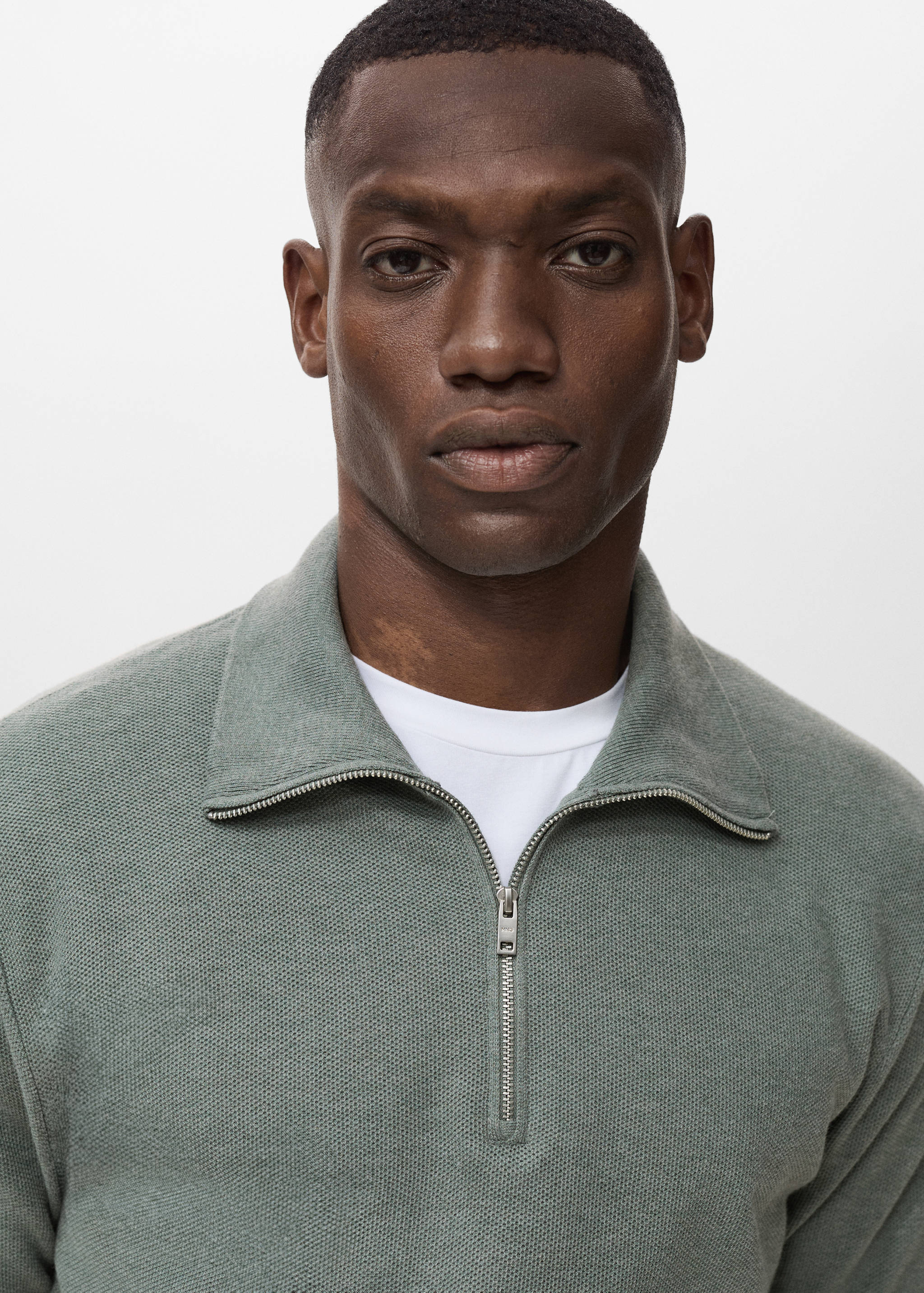 Svetr s mikrostrukturou a límecem na zip - Detail zboží 1