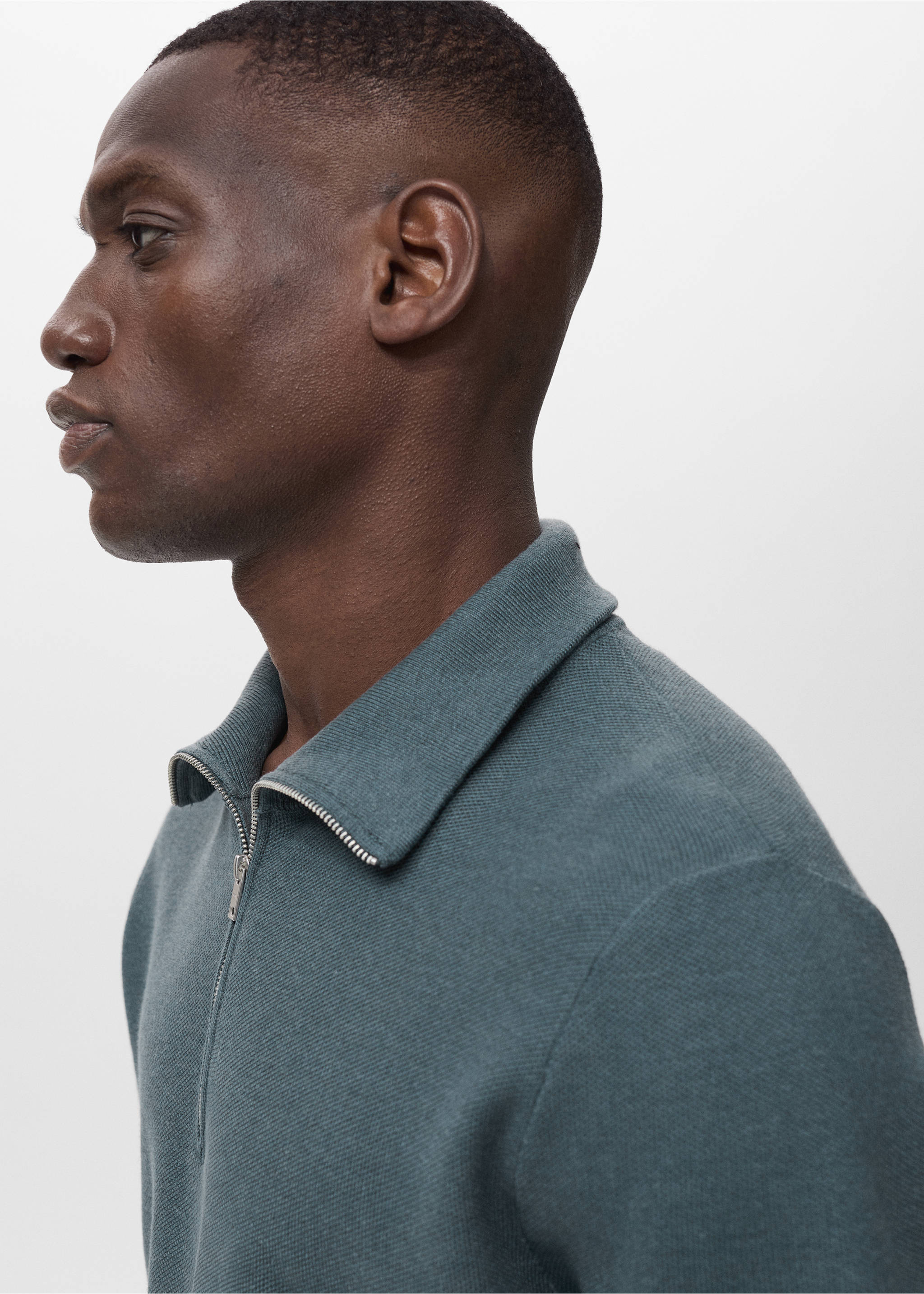 Microstructure sweater with zipper collar - Details of the article 1, Petrol Blue. Ref: 17035146-00.
