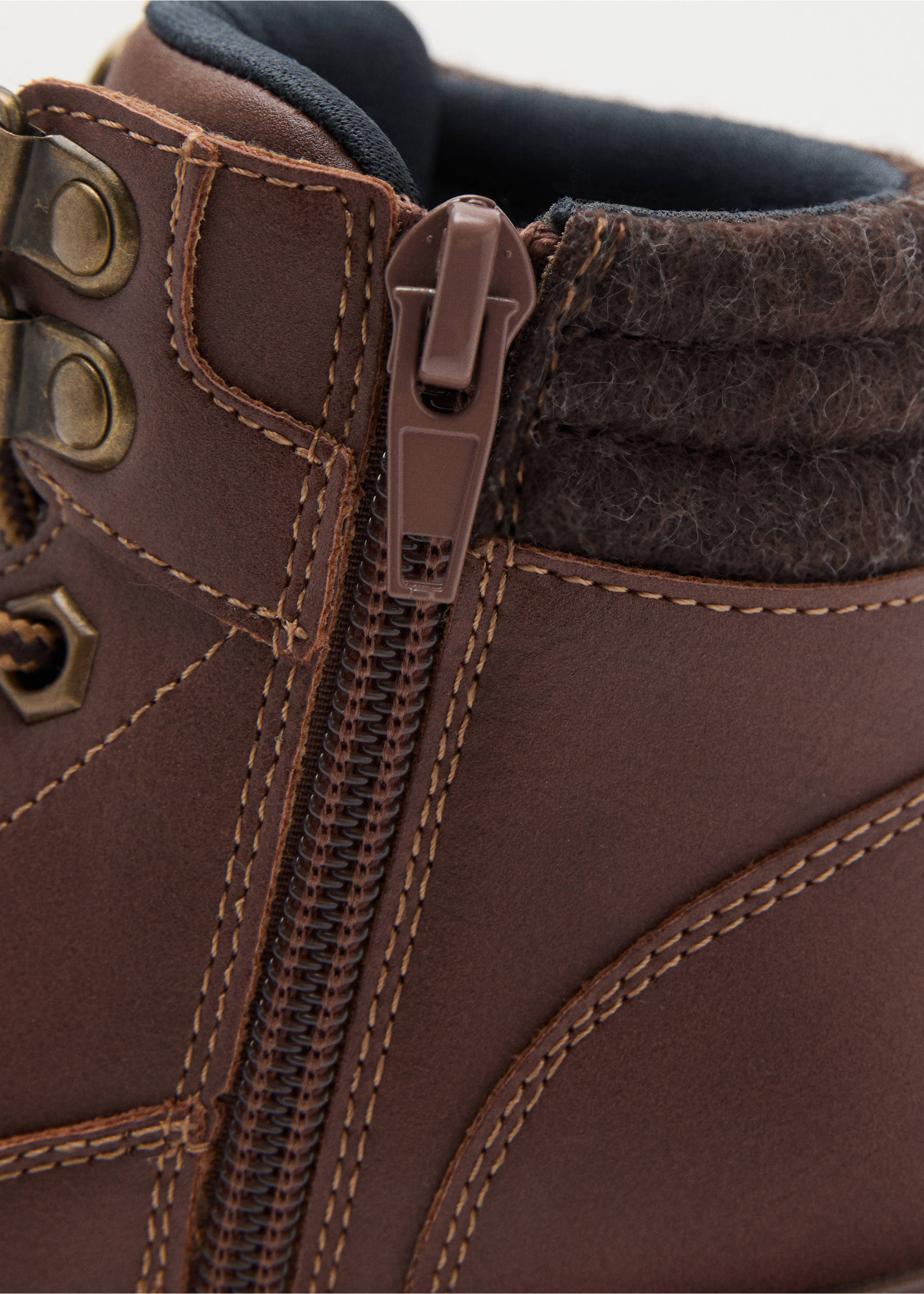 Lace-up mountain boots - Details of the article 2, Chocolate. Ref: 17035149-00.