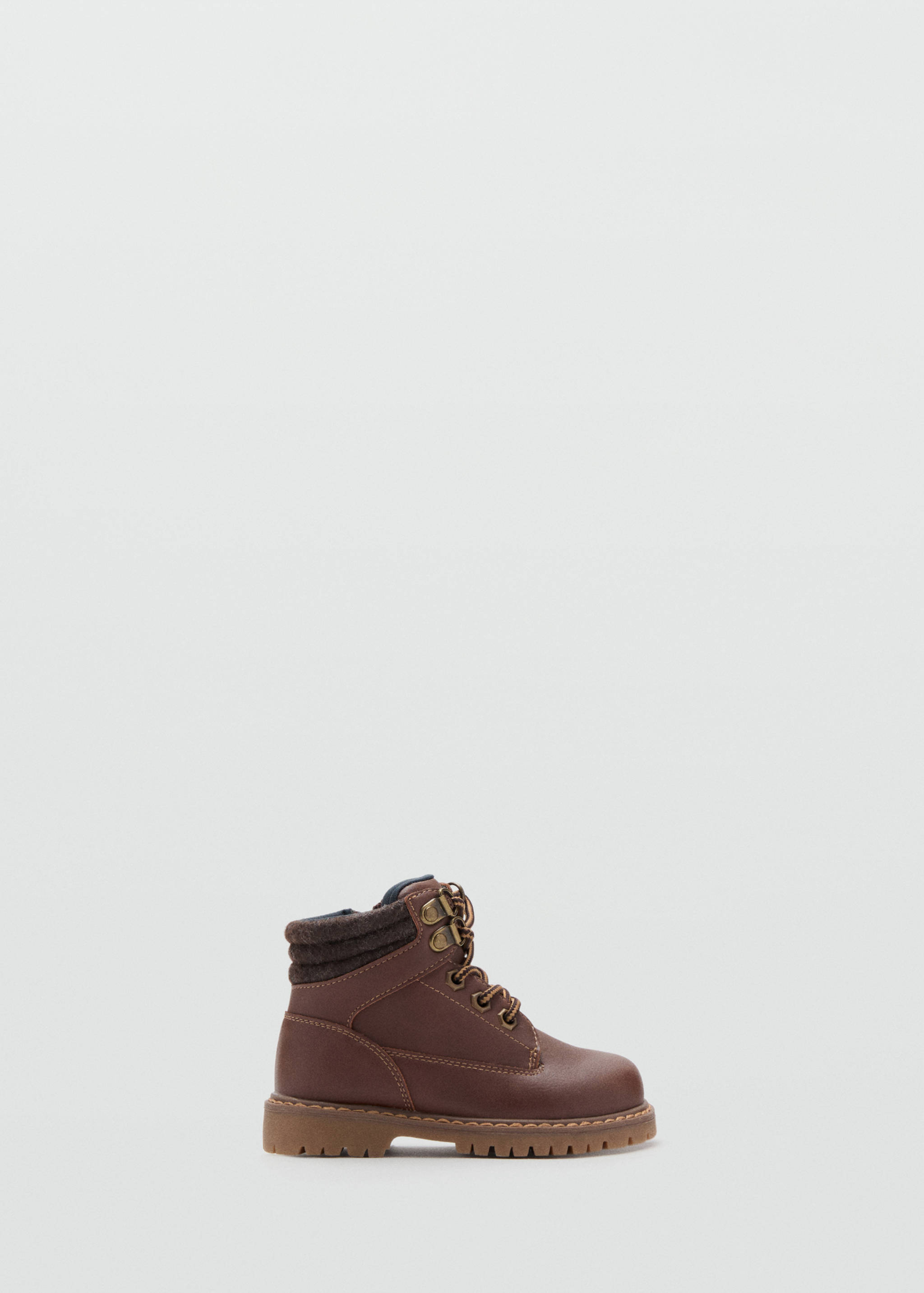 Lace-up mountain boots - Article without model