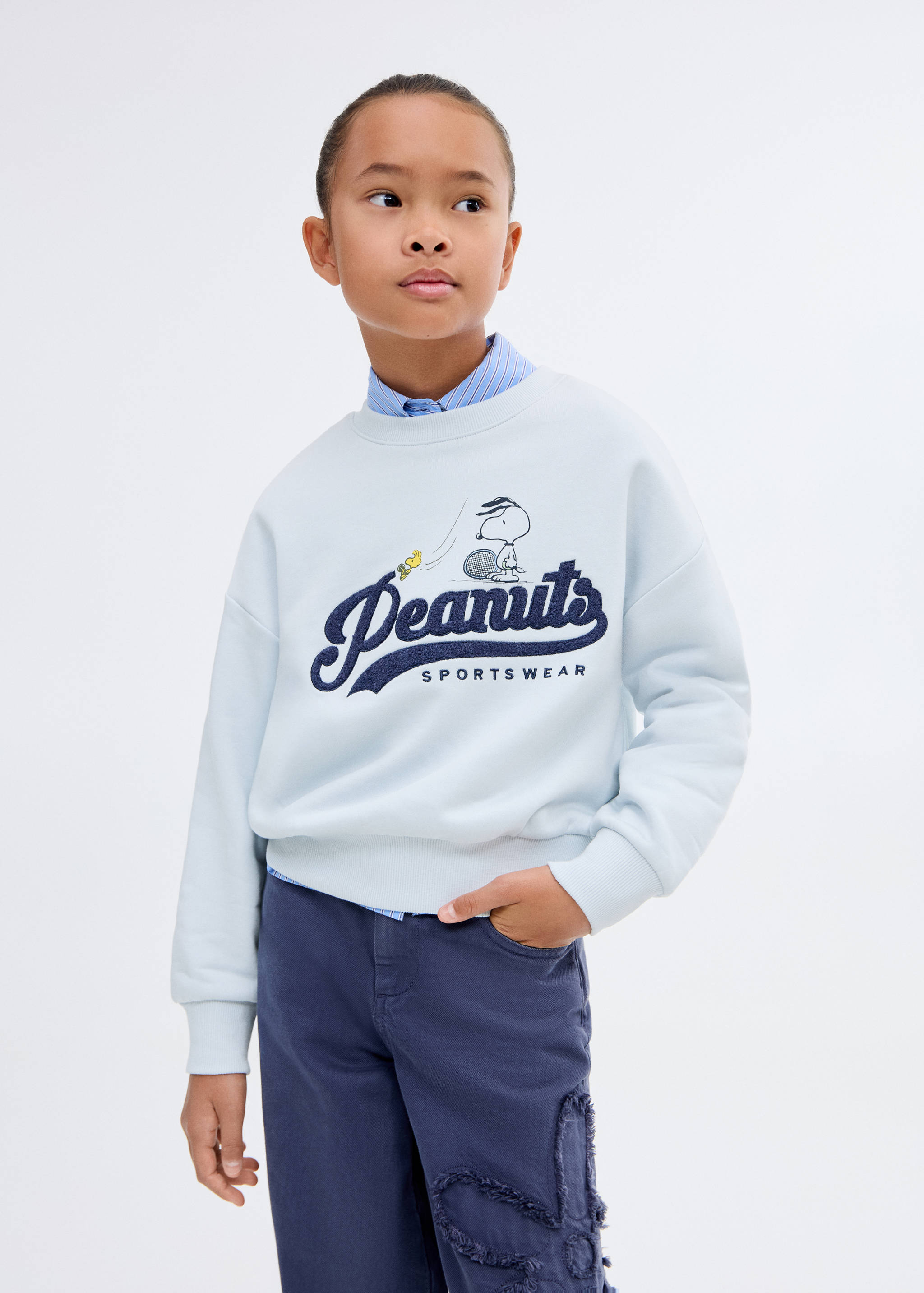 Broderad Snoopy-sweatshirt - Bild av mittparti