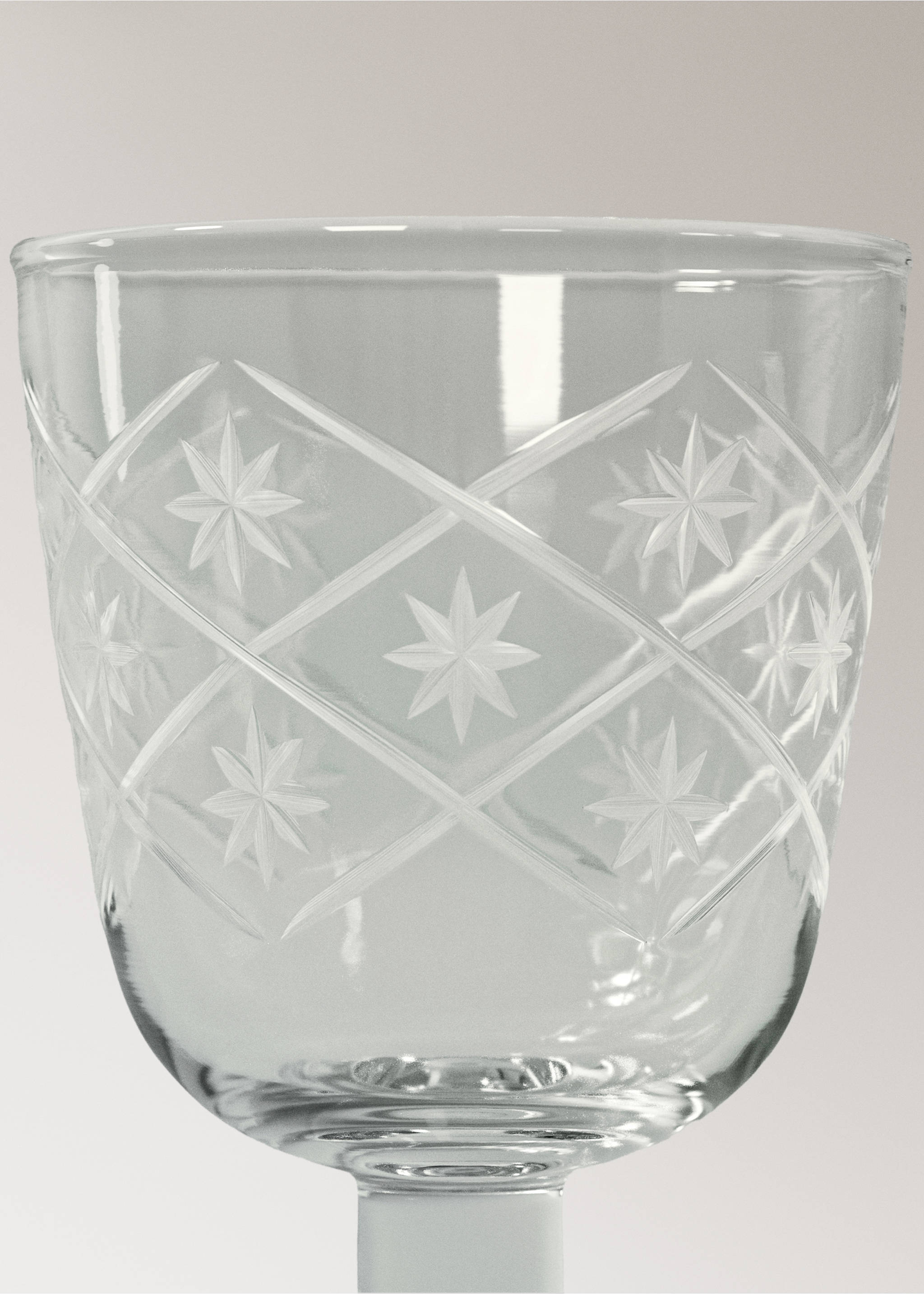 Hand-blown glass stem glass with carved flowers - Details of the article 1, Off White. Ref: 17035166-00.
