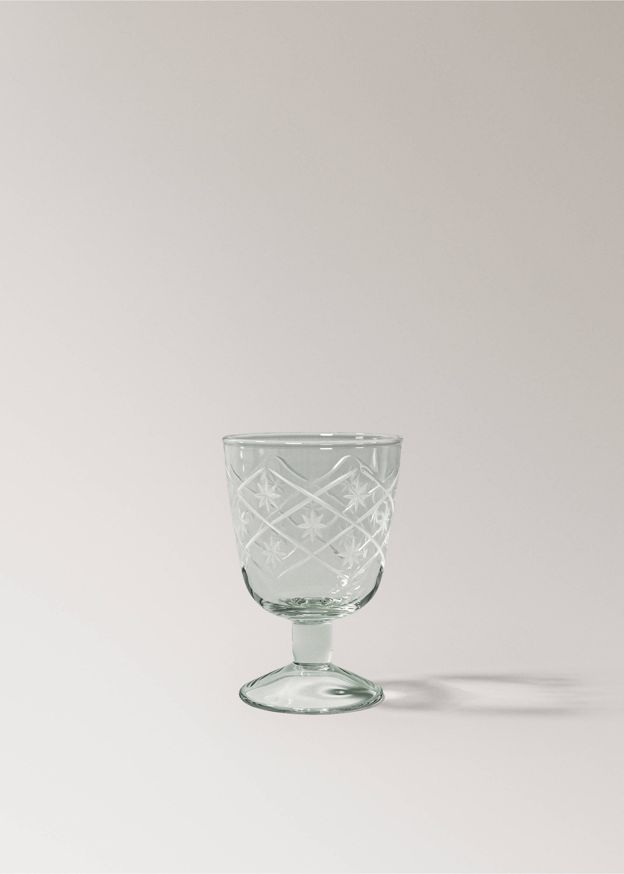 Hand-blown glass stem glass with carved flowers - Article without model, Off White. Ref: 17035166-00.