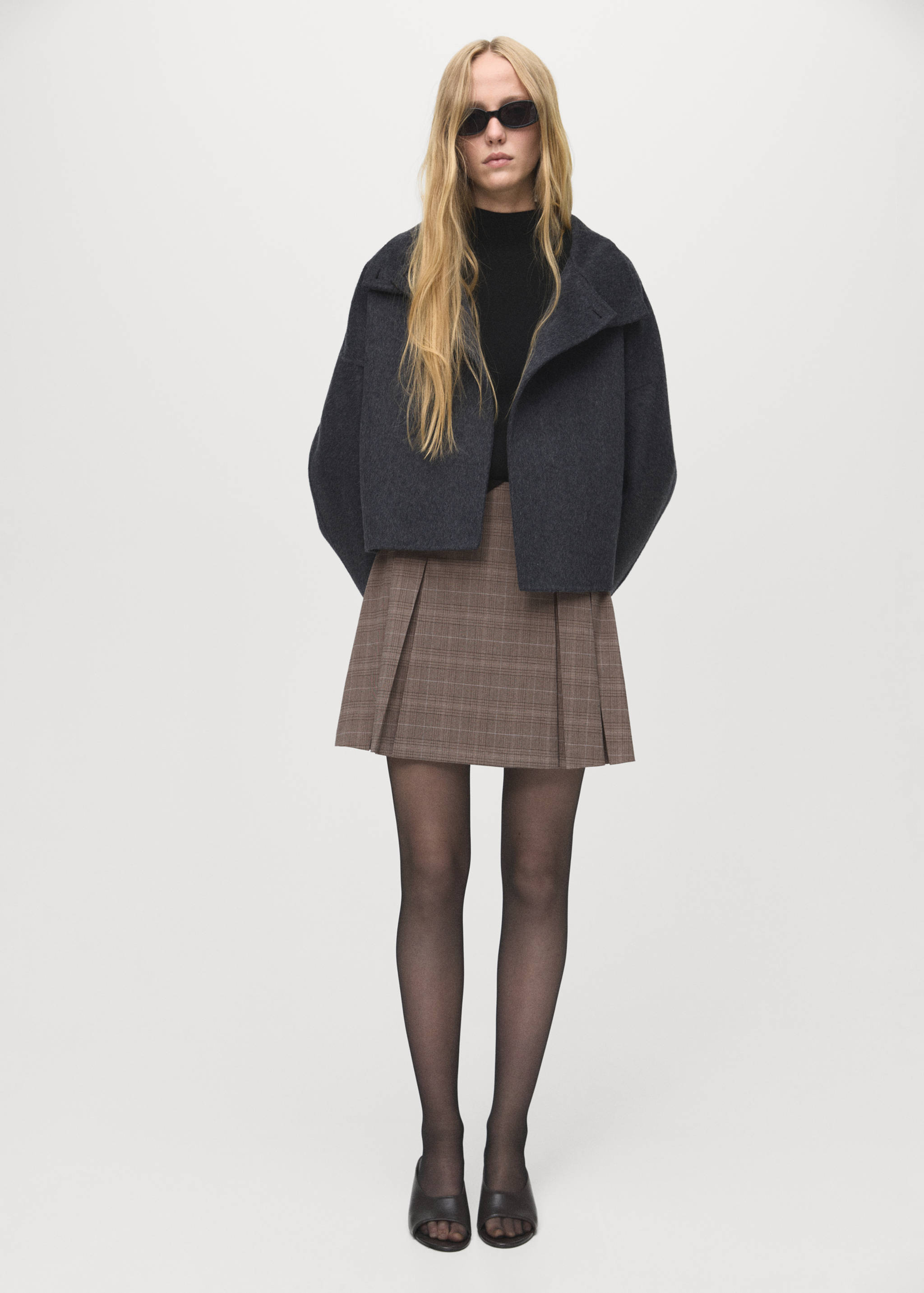Pleated mini-skirt - General plane