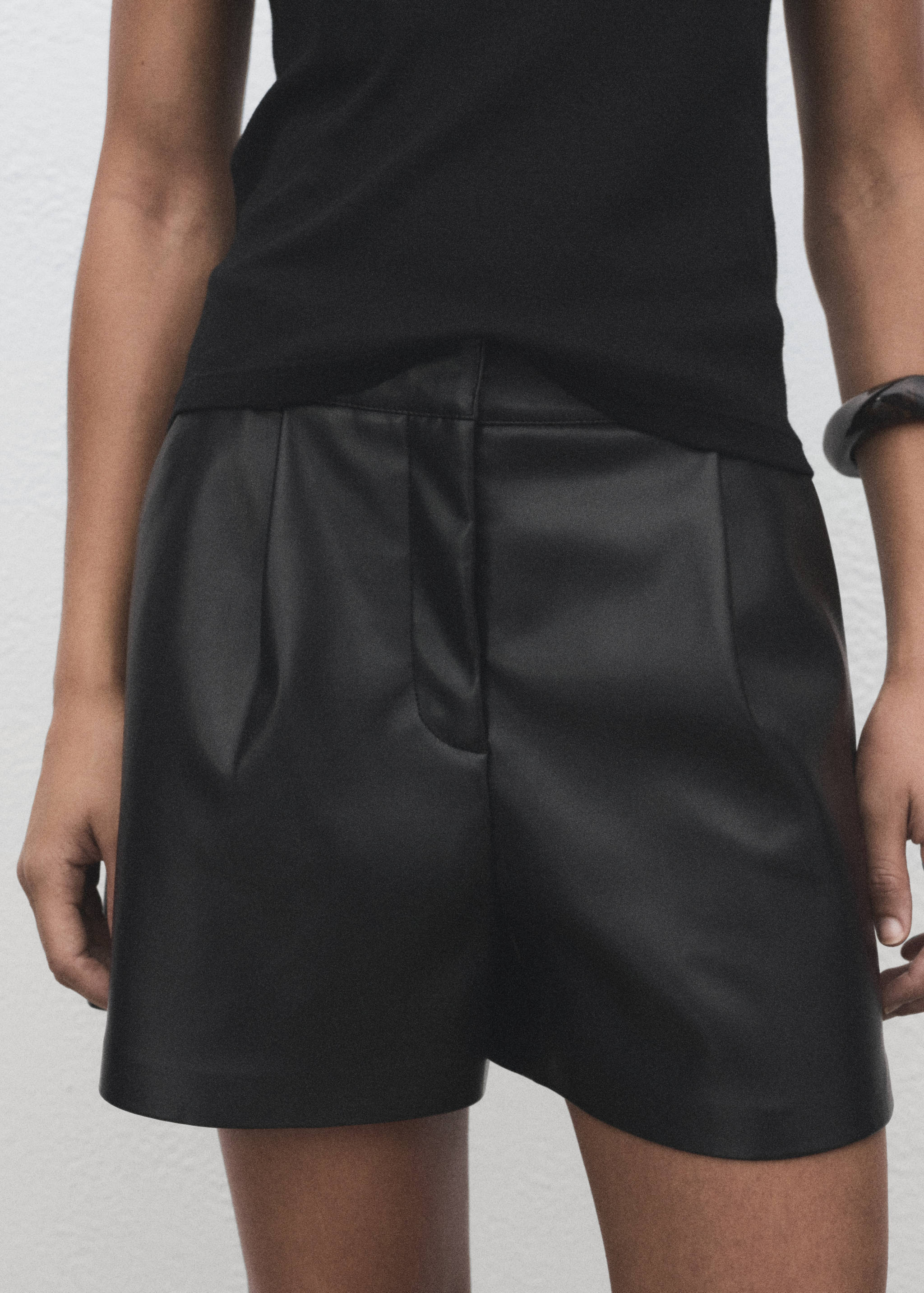 Pleated faux-leather shorts - Medium plane