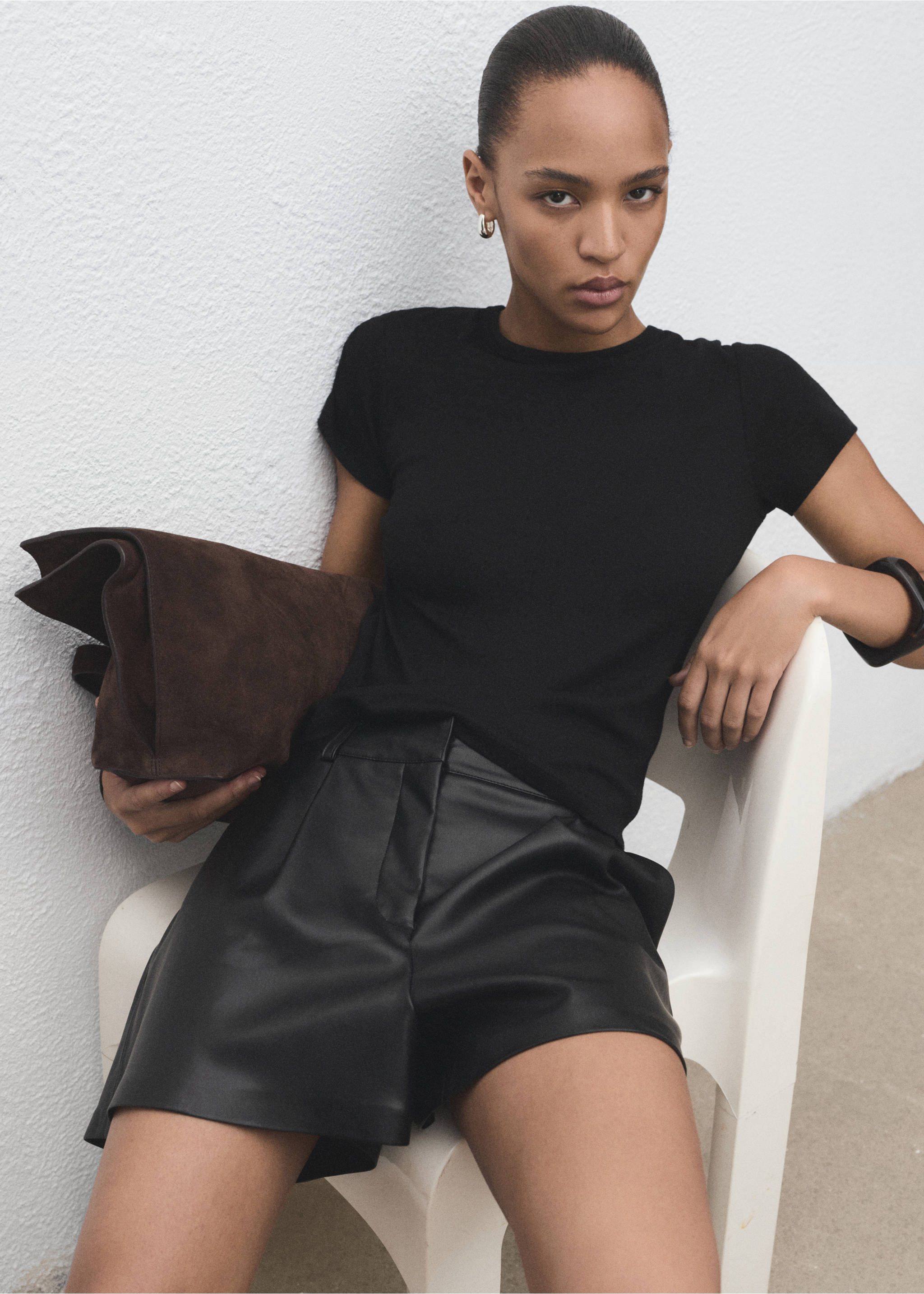Pleated faux-leather shorts - Details of the article 2, Black. Ref: 17035168-00.