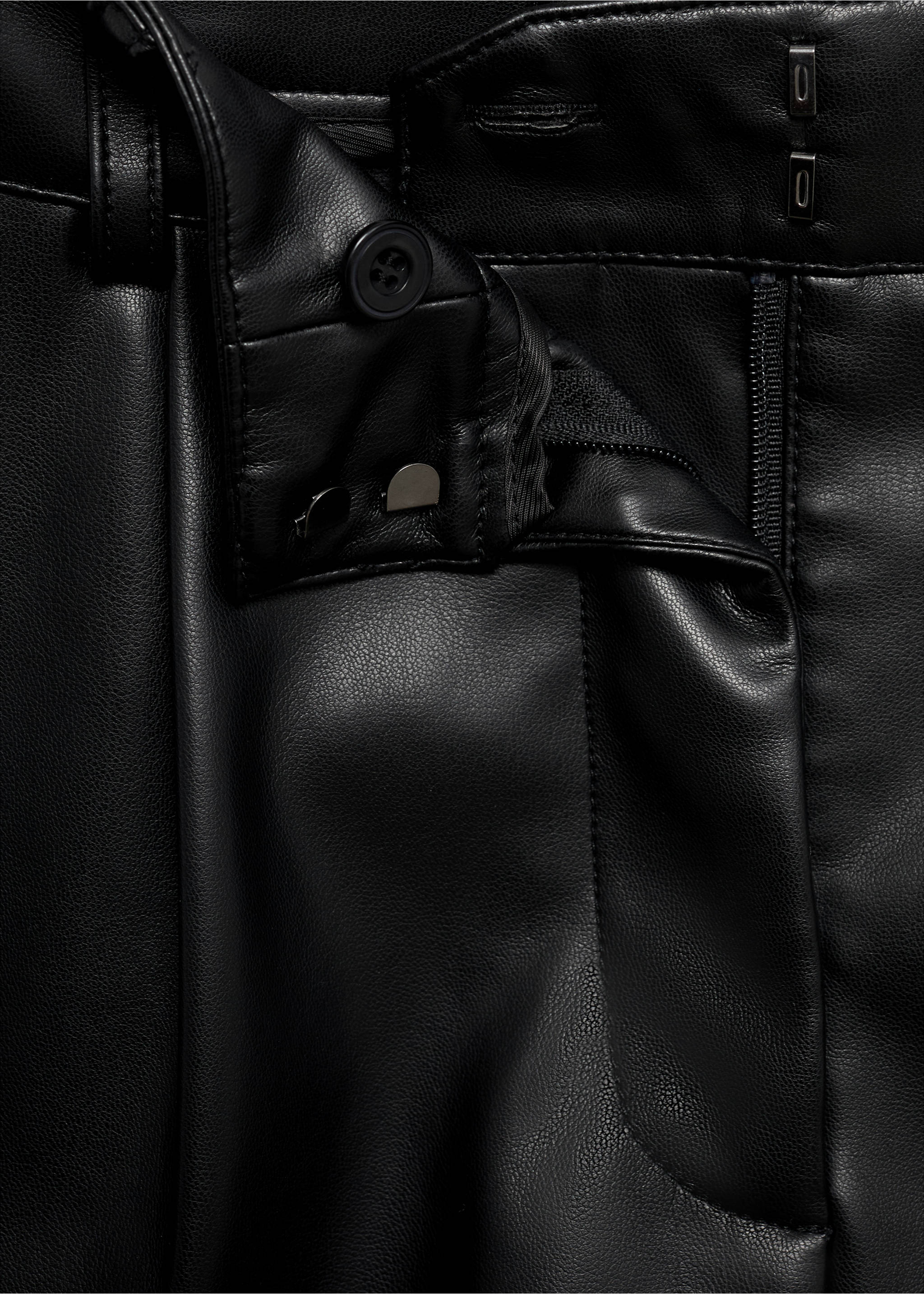 Pleated faux-leather shorts - Details of the article 8, Black. Ref: 17035168-00.
