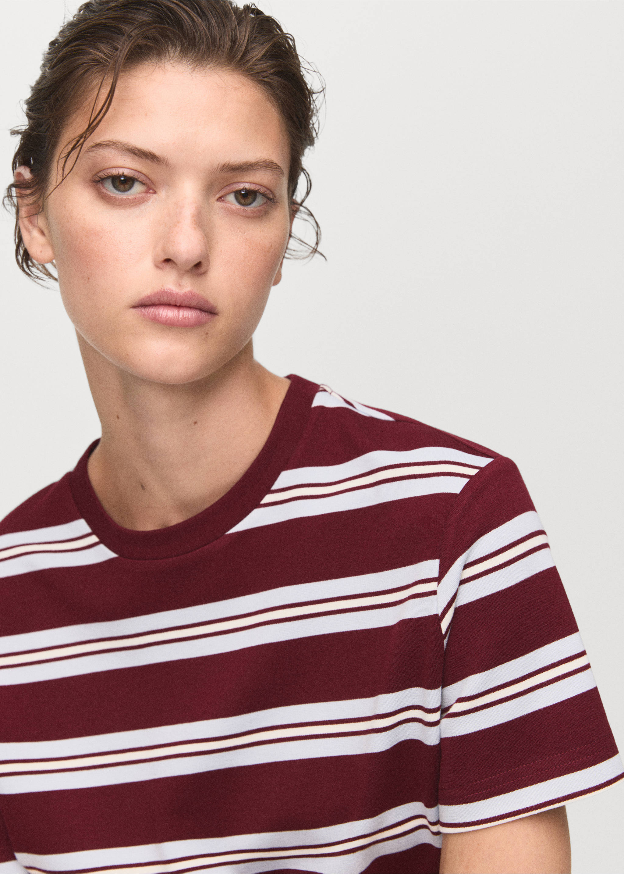 Striped short-sleeved t-shirt - Details of the article 1, Maroon. Ref: 17035803-00.