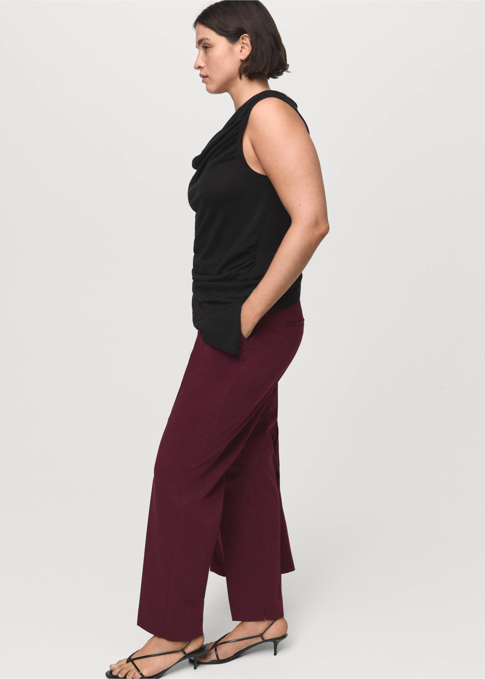 Straight suit trousers - Details of the article 5, Wine. Ref: 17035806-00.