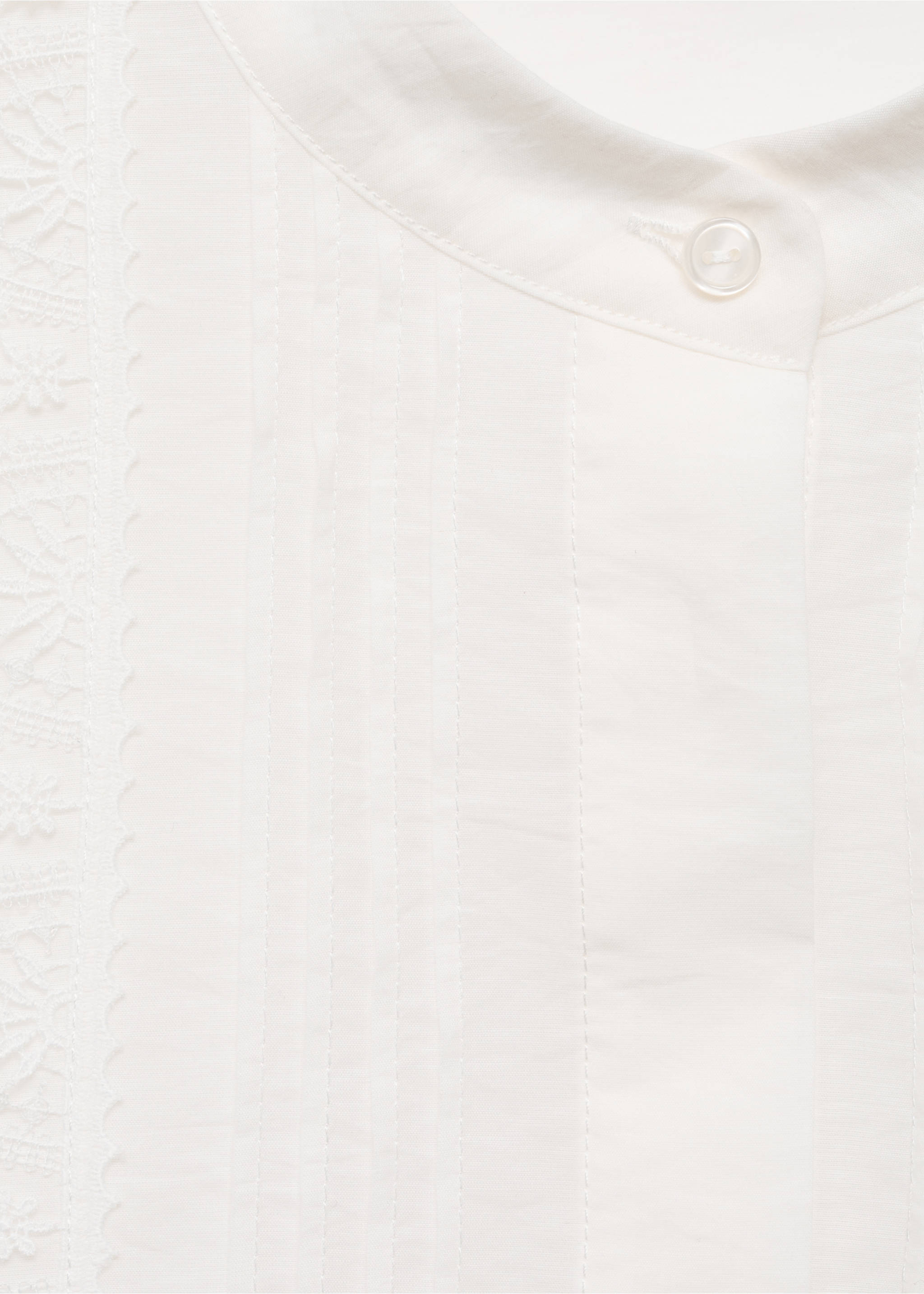 Blouse with lace trim details - Details of the article 8, Ecru. Ref: 17035815-00.