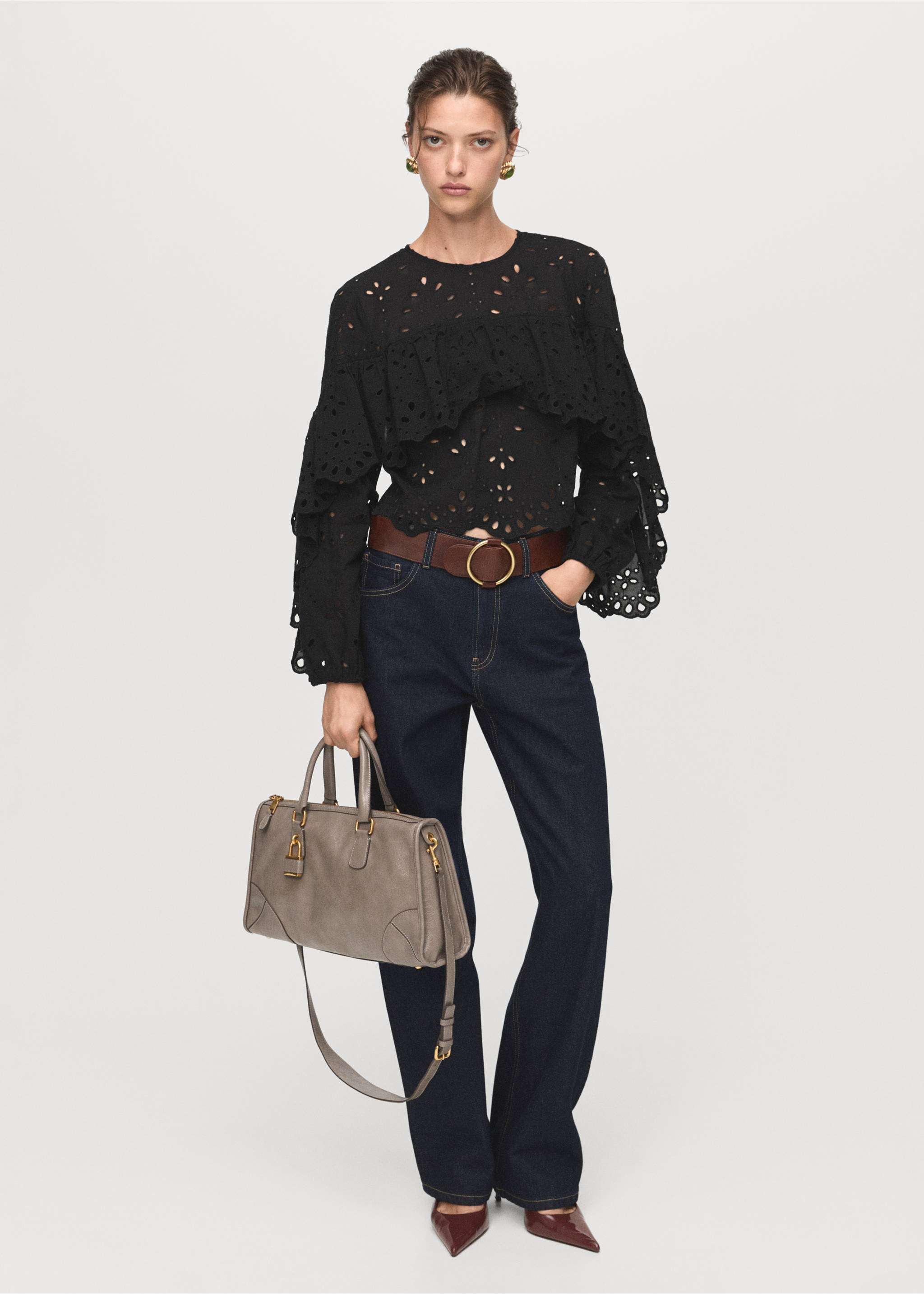 Bluse mit Lochstickerei und Volants - Allgemeine Ansicht, Schwarz. Ref: 17035822-00.
