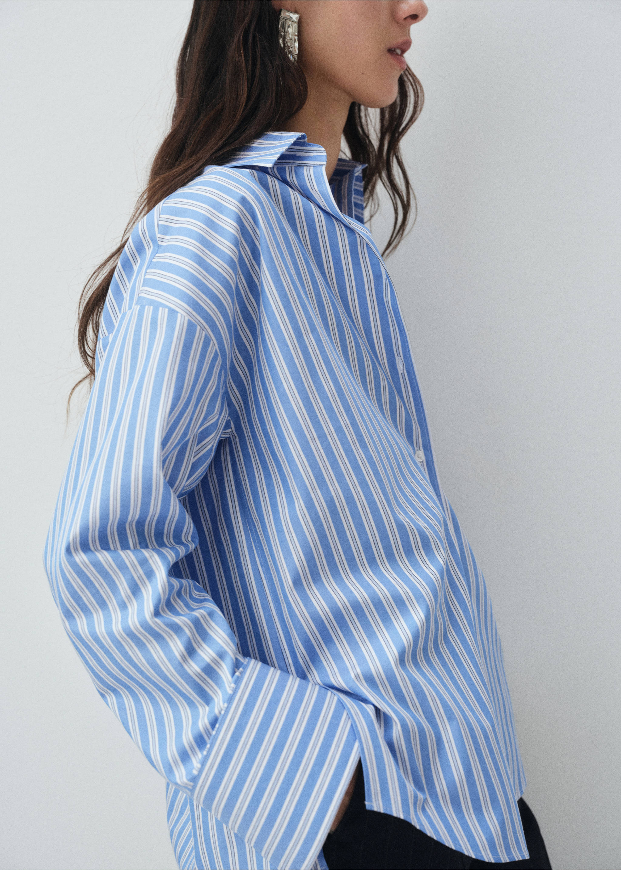 Oversize poplin shirt - Details of the article 4, Sky Blue. Ref: 17035829-00.