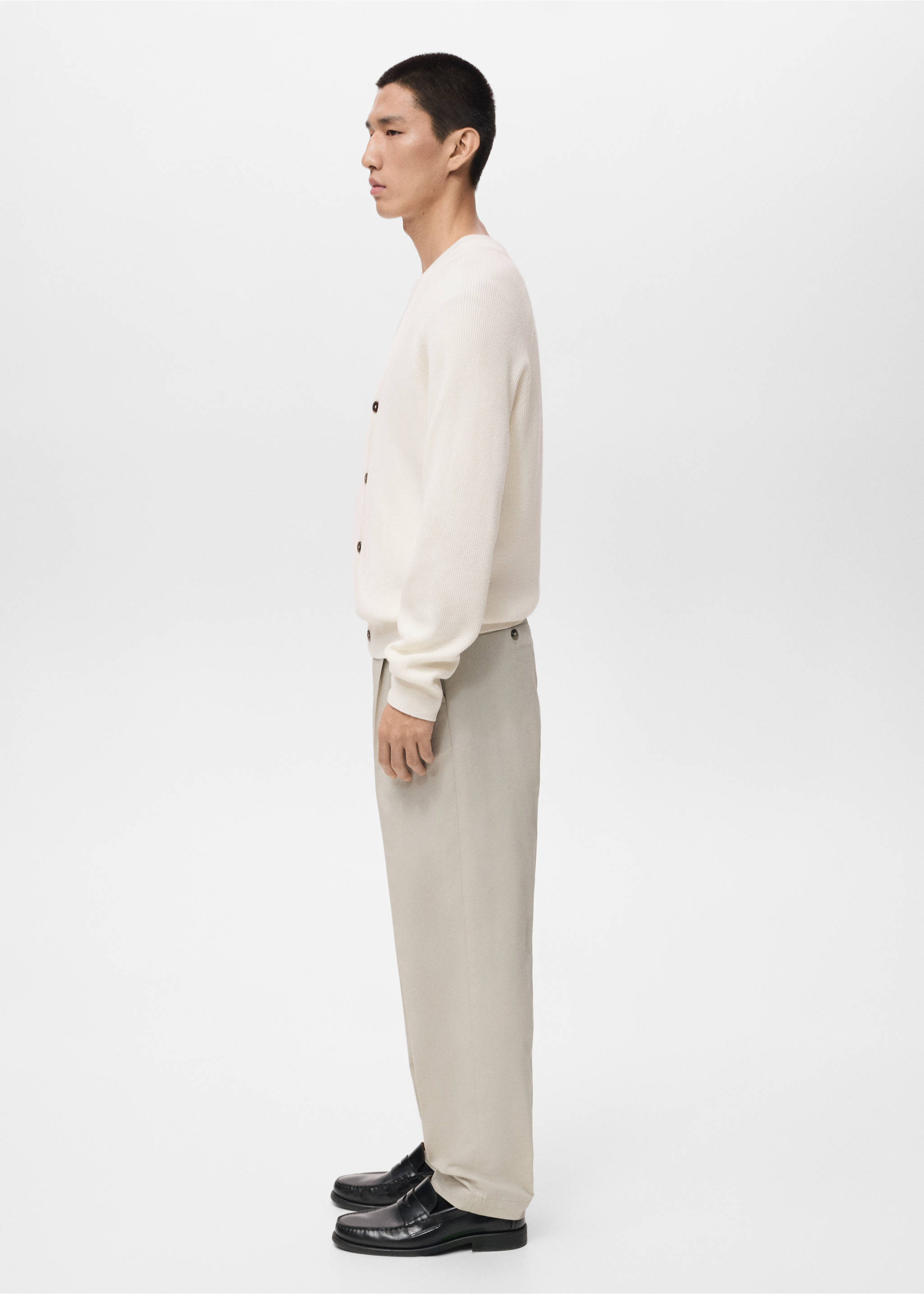 Ribbed knitted cardigan with buttons - Details of the article 2, Off White. Ref: 17035974-00.