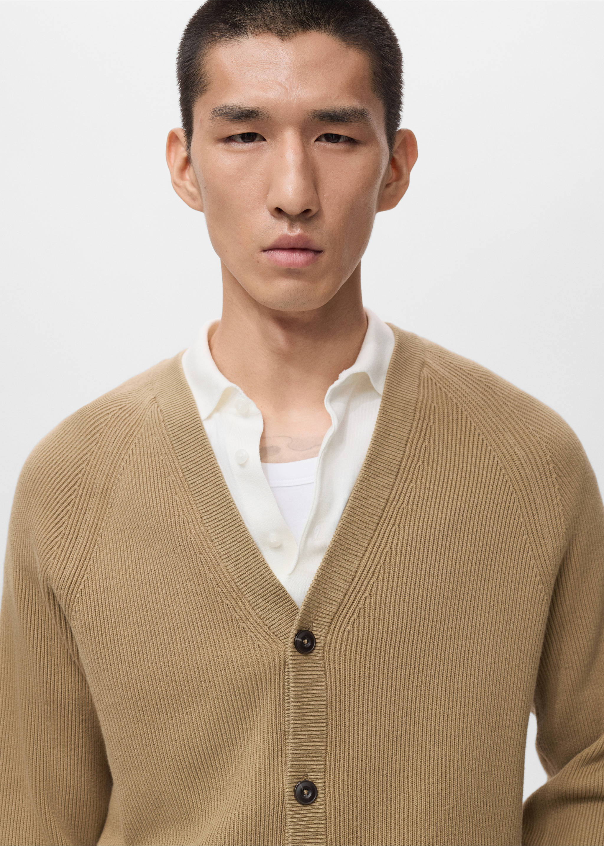 Ribbed knitted cardigan with buttons - Details of the article 1, Beige. Ref: 17035974-00.