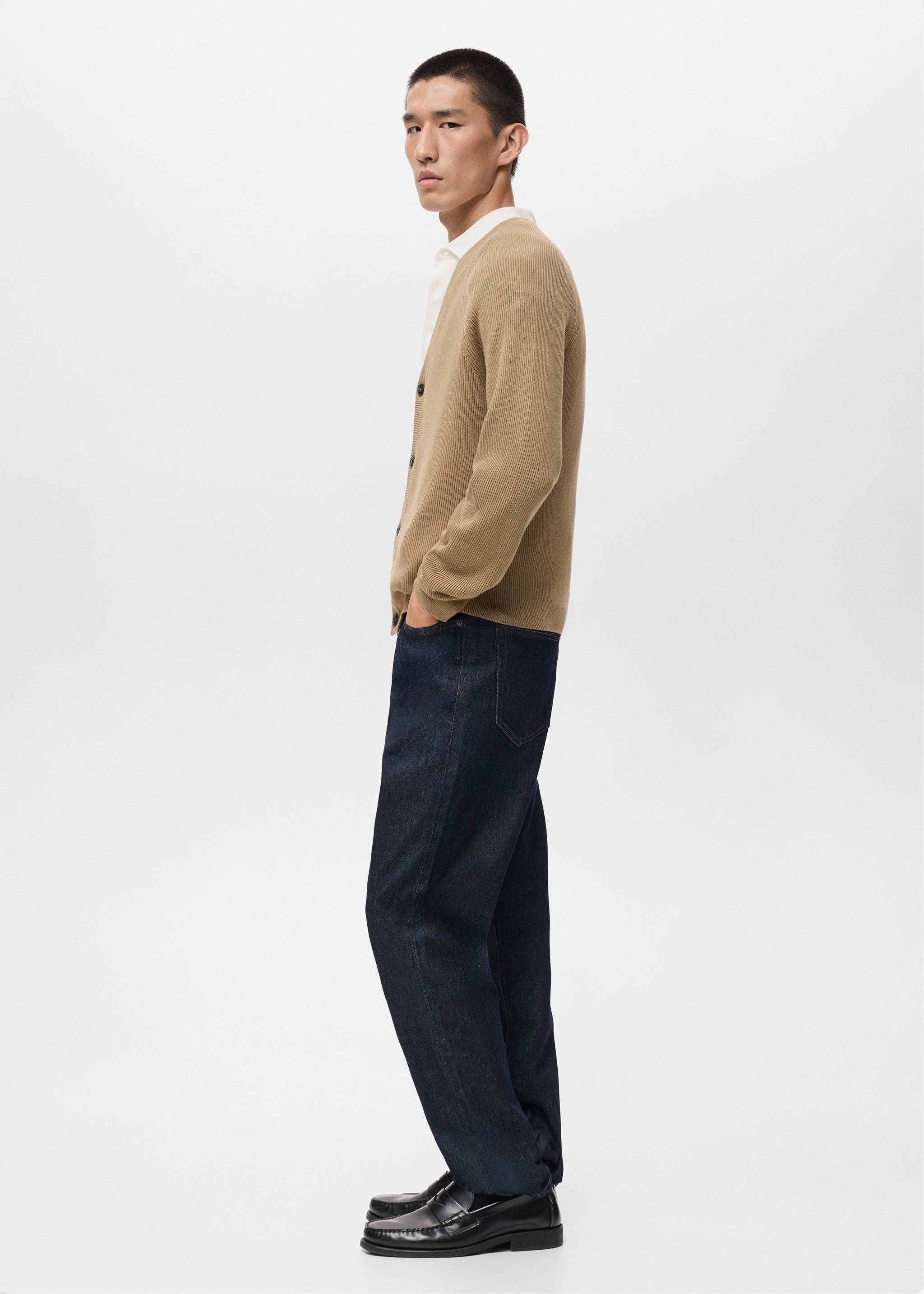 Ribbed knitted cardigan with buttons - Details of the article 2