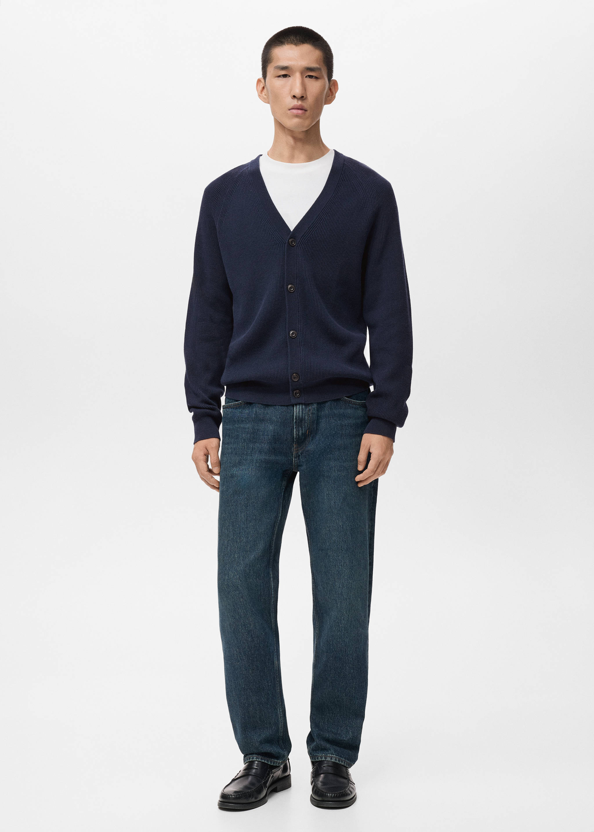 Ribbed knitted cardigan with buttons - General plane