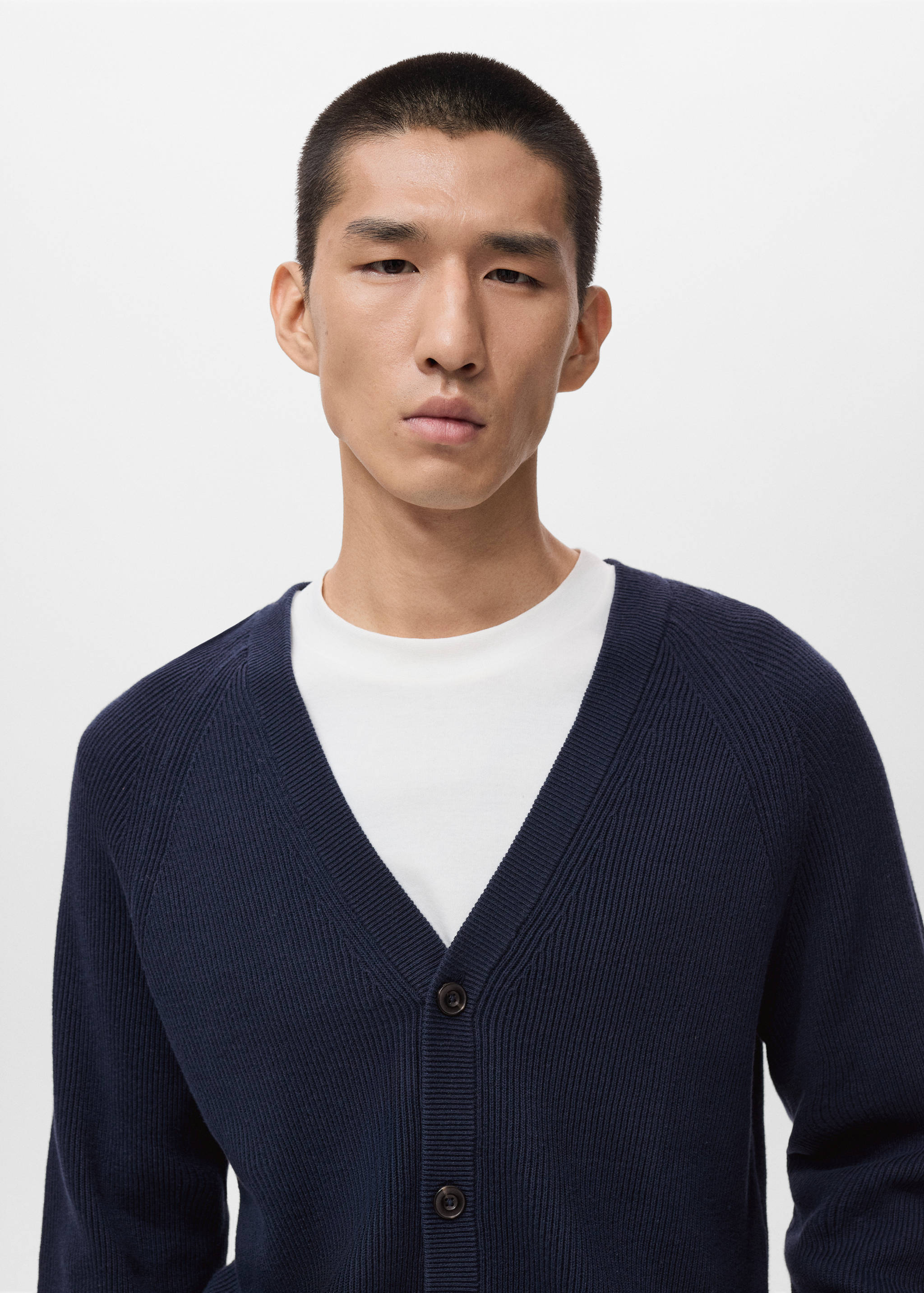 Ribbed knitted cardigan with buttons - Details of the article 1