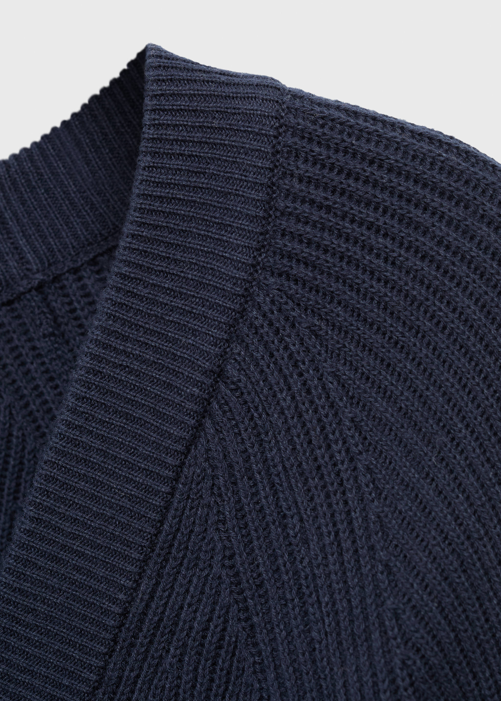 Ribbed knitted cardigan with buttons - Details of the article 0