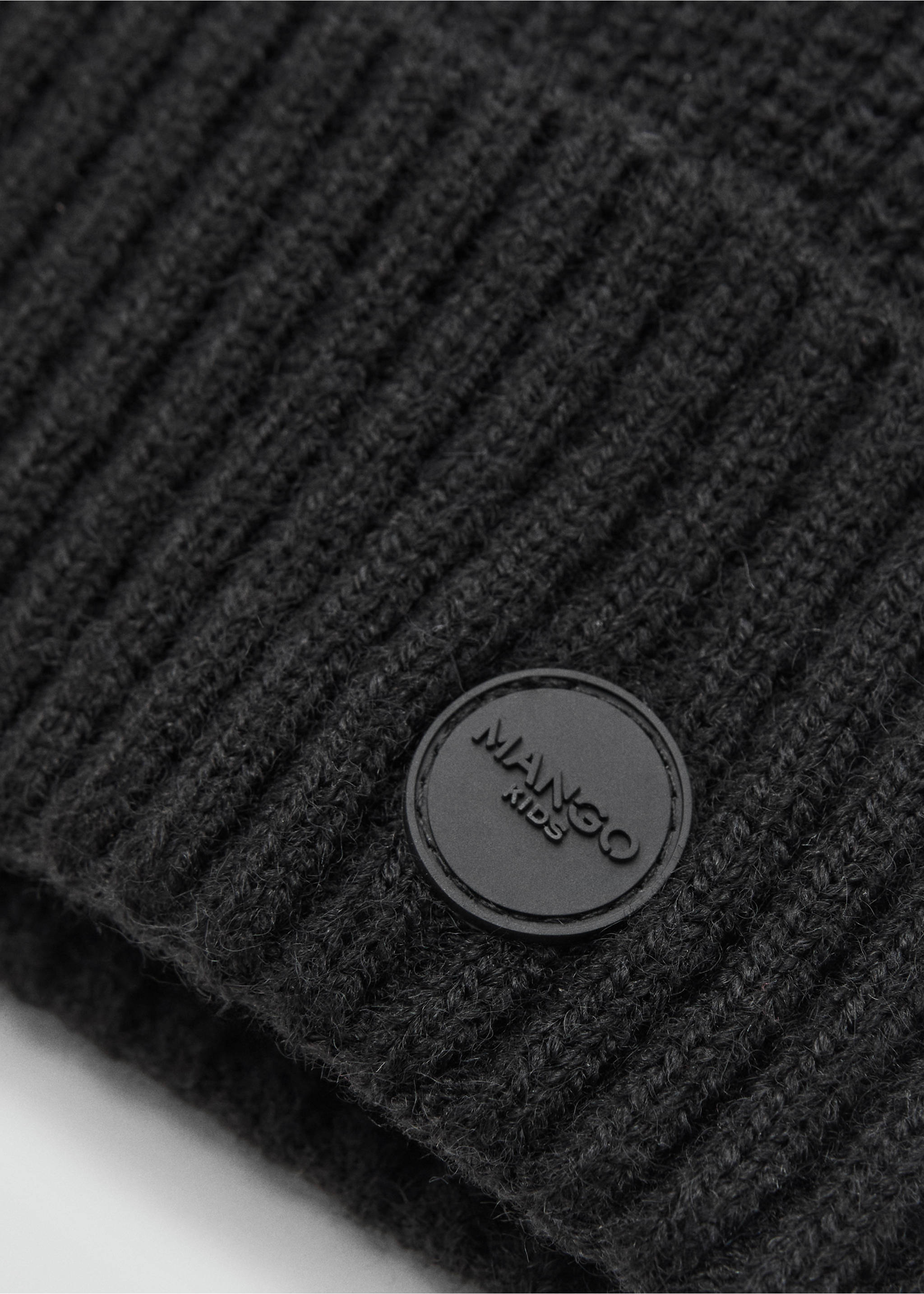 Knitted hat with turn-up - Medium plane, Black. Ref: 17035982-00.