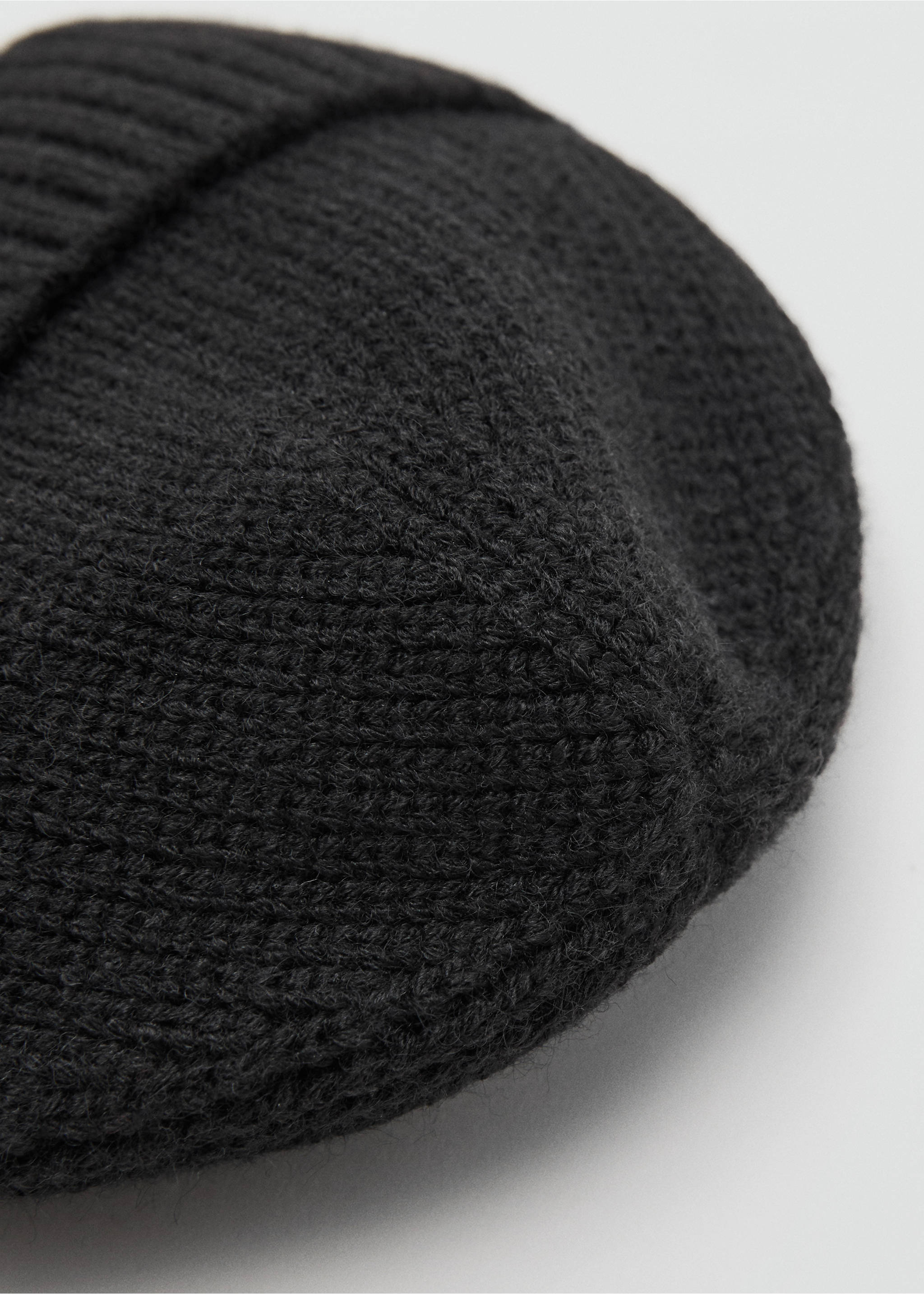 Knitted hat with turn-up - Details of the article 1, Black. Ref: 17035982-00.