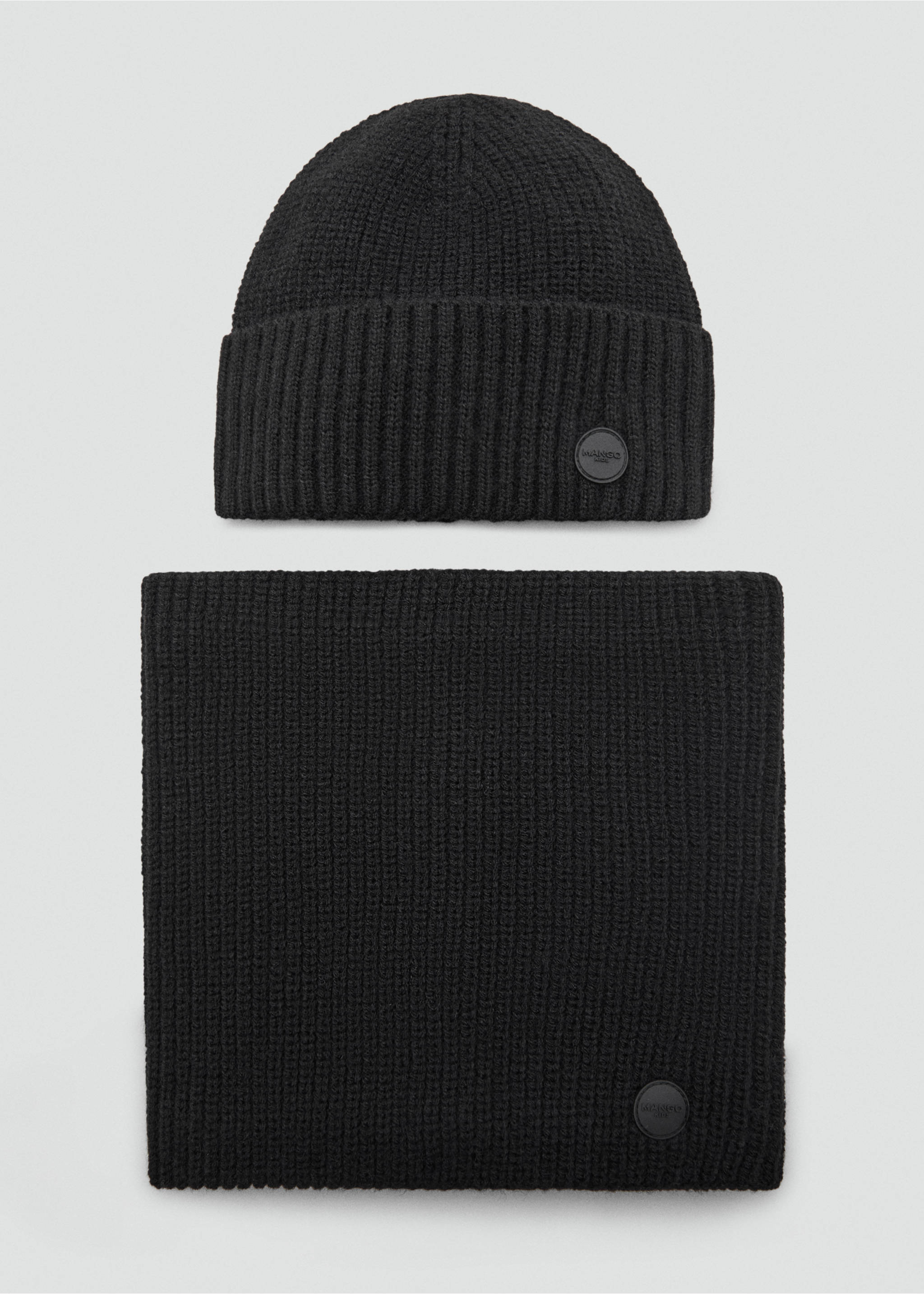 Knitted hat with turn-up - Details of the article 2, Black. Ref: 17035982-00.