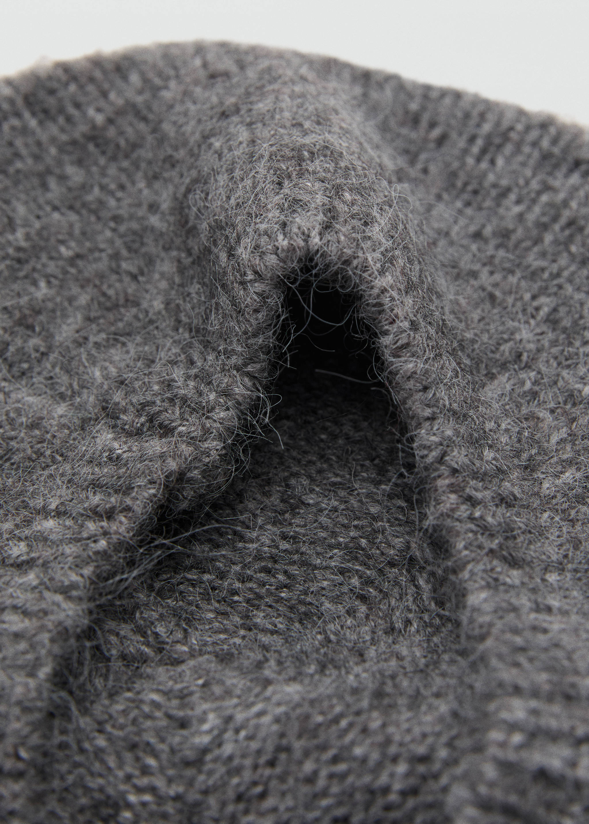 Striped beret - Details of the article 1